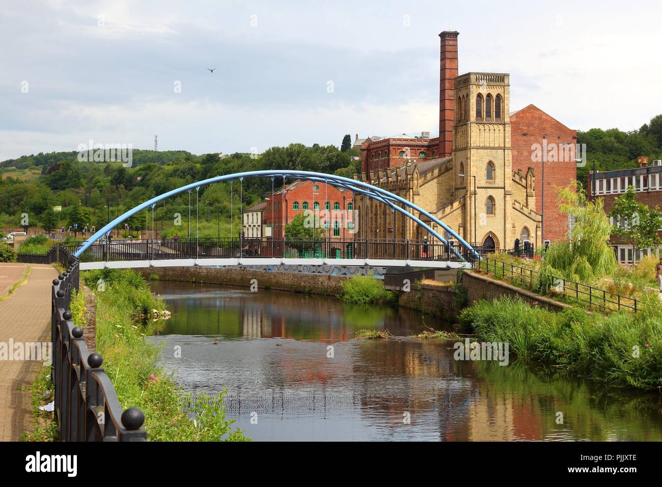 Sheffield - città nel South Yorkshire, Regno Unito. Fiume Don passerella. Foto Stock