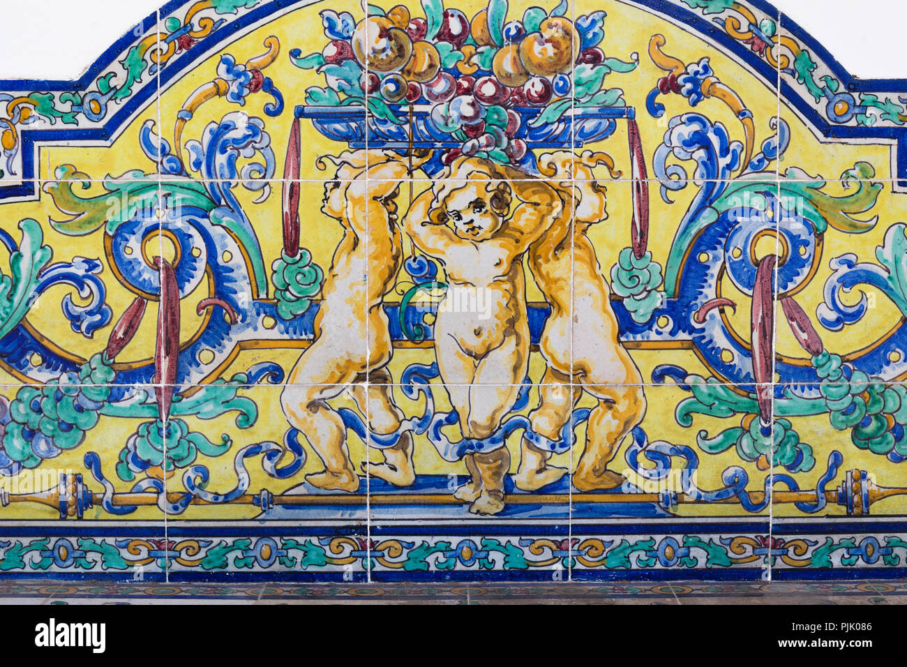 Le piastrelle di ceramica di tre teste di putti. Risalente alla fine del XIX secolo. Malaga, Spagna. Foto Stock