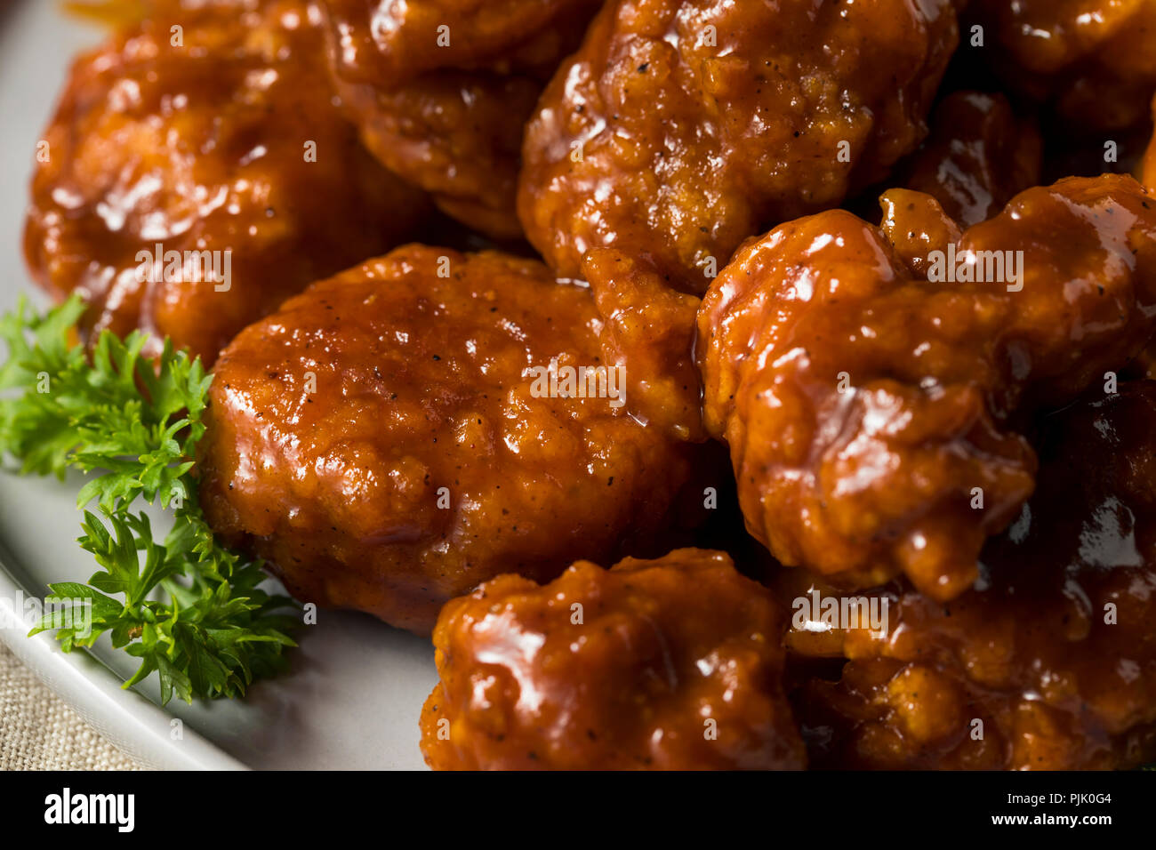 Barbecue disossate di ali di pollo con formaggio blu Foto Stock