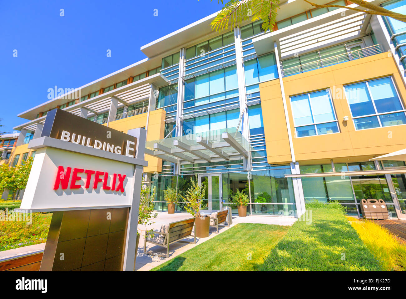 A Los Gatos, California, Stati Uniti - Agosto 12, 2018: il nuovo campus di Netflix HQ fatta di self-oscurante vetro intelligente per un'illuminazione ottimale nella Silicon Valley. Foto Stock