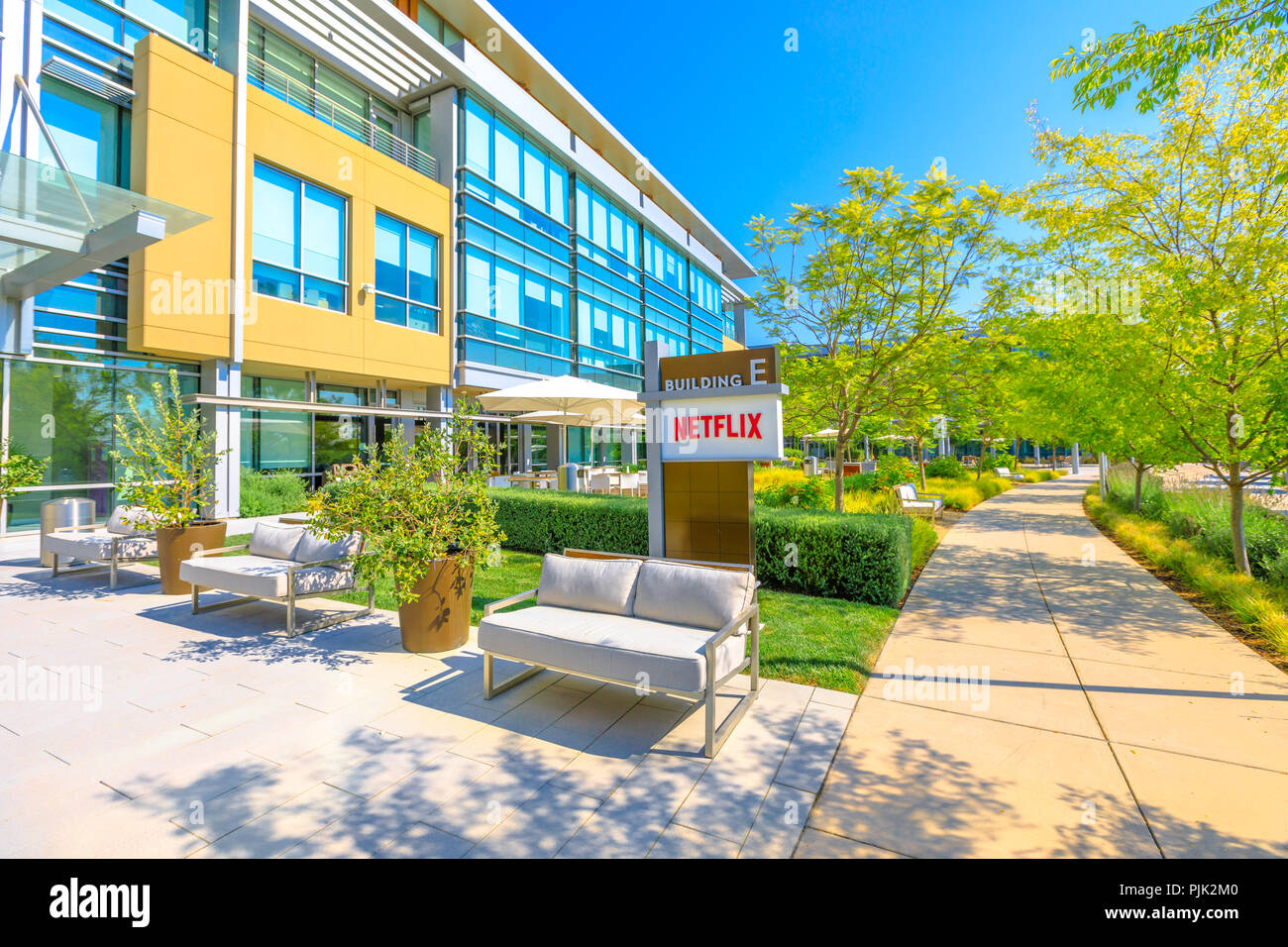 Los Gatos, CA, Stati Uniti - Agosto 12, 2018: nuovo campus di Netflix HQ fatta di self-oscurante vetro intelligente per lighting.Netflix ottimale è un servizio di intrattenimento provider per i film e i programmi TV Foto Stock