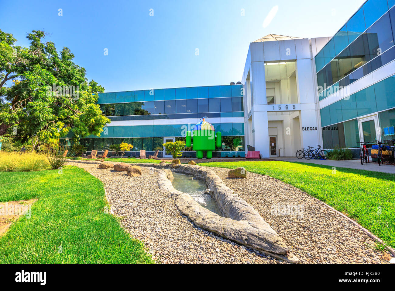 Mountain View, California, Stati Uniti - Agosto 13, 2018: Torrone di Android sul campus di Charleston di Google HQ in Silicon Valley vicino a Googleplex. Edificio 46. Foto Stock