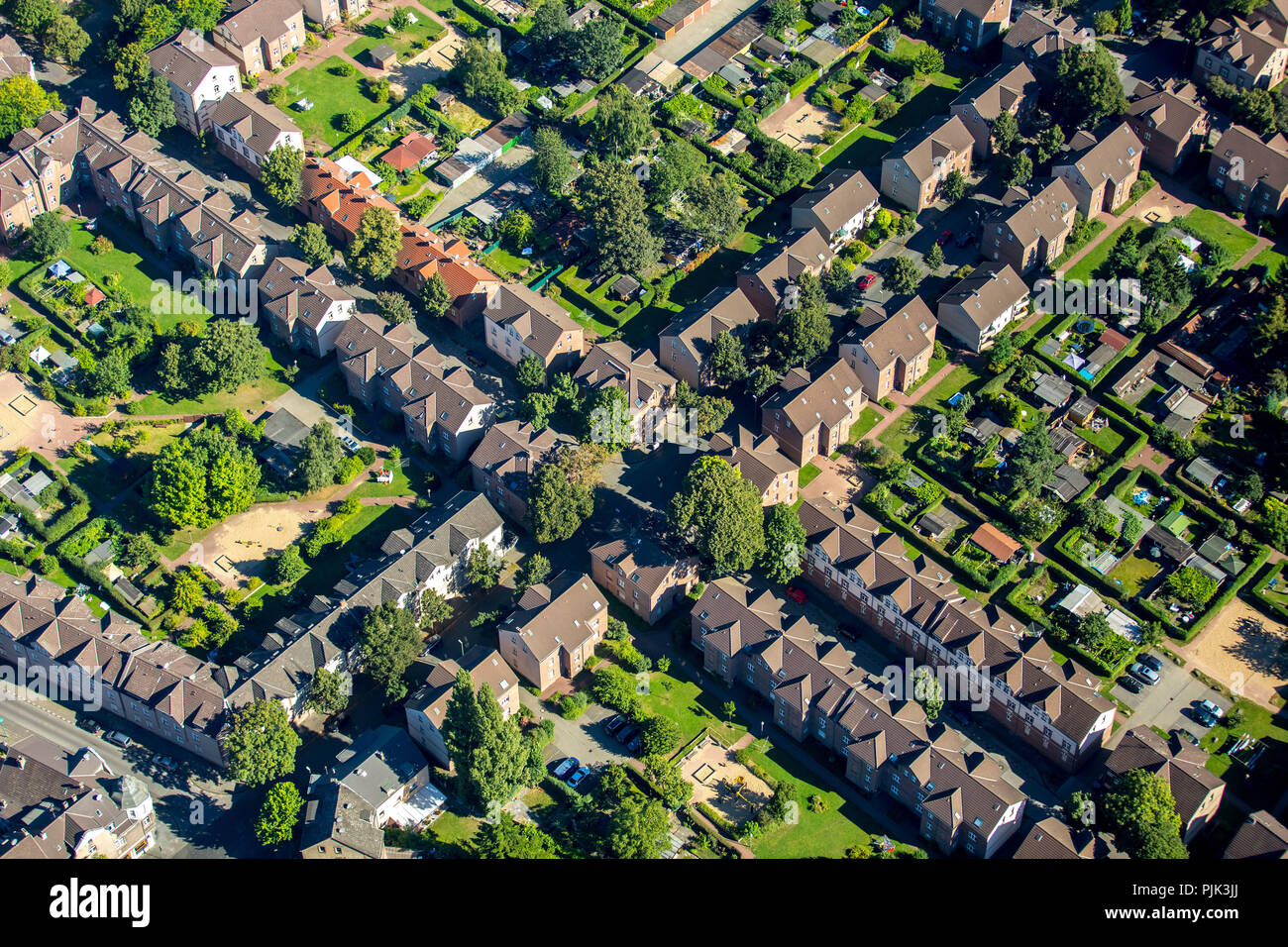 Vista aerea, Duisburg-Hamborn Dichterviertel, storico colliery station wagon, urban struttura quadrata, colliery case, Duisburg, la zona della Ruhr, Nord Reno-Westfalia, Germania Foto Stock
