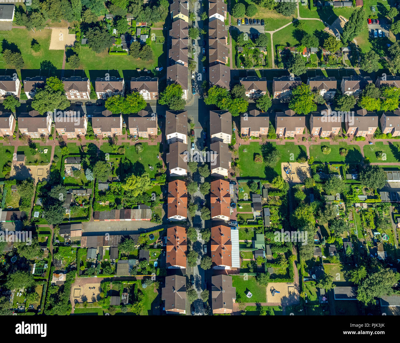 Vista aerea, Duisburg-Hamborn Dichterviertel, storico colliery station wagon, urban struttura quadrata, colliery case, Duisburg, la zona della Ruhr, Nord Reno-Westfalia, Germania Foto Stock