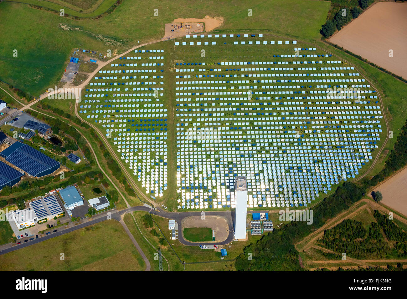 Vista aerea, termica solare sperimentale power plant Jülich, forno solare, Specchio, specchio solare, Jülich, Jülich-Zülpicher Börde, Renania, Renania settentrionale-Vestfalia, Germania Foto Stock