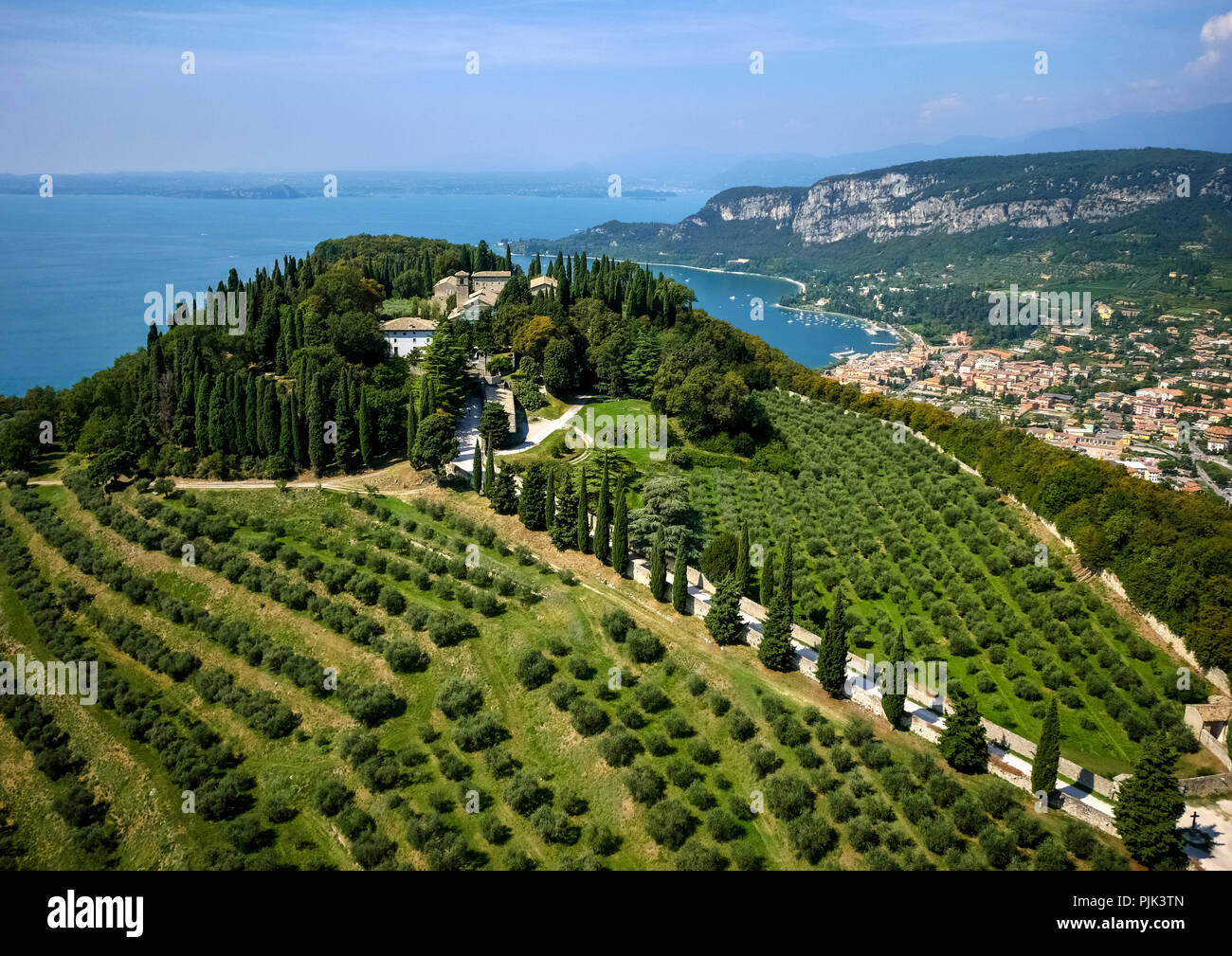 Vista aerea, Rocca di Garda, il Lago di Garda, il Lago di Garda, Garda, Italia settentrionale, Veneto, Italia Foto Stock