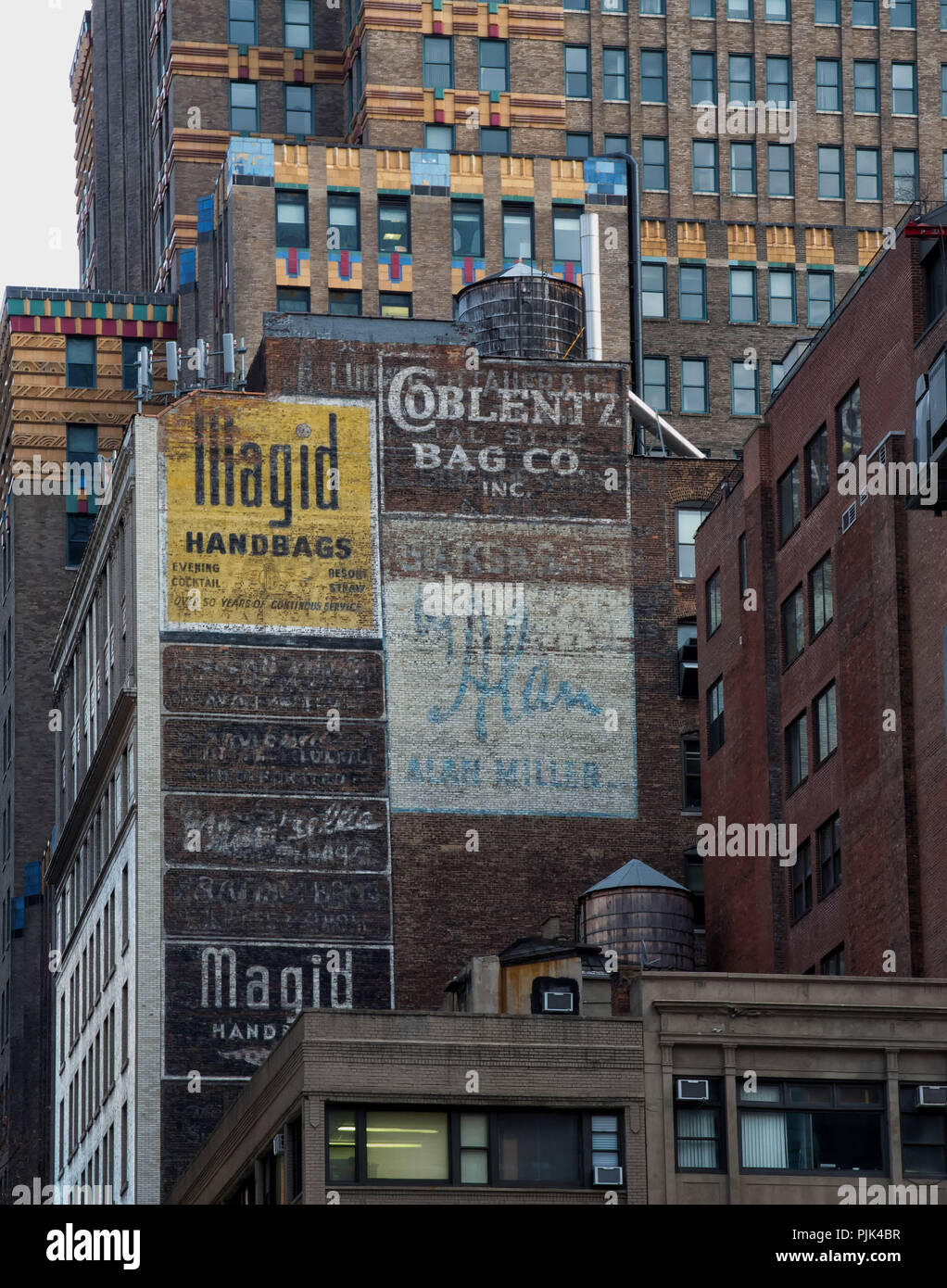 Pubblicità sui muri di casa a Manhattan, New York City, Stati Uniti d'America Foto Stock