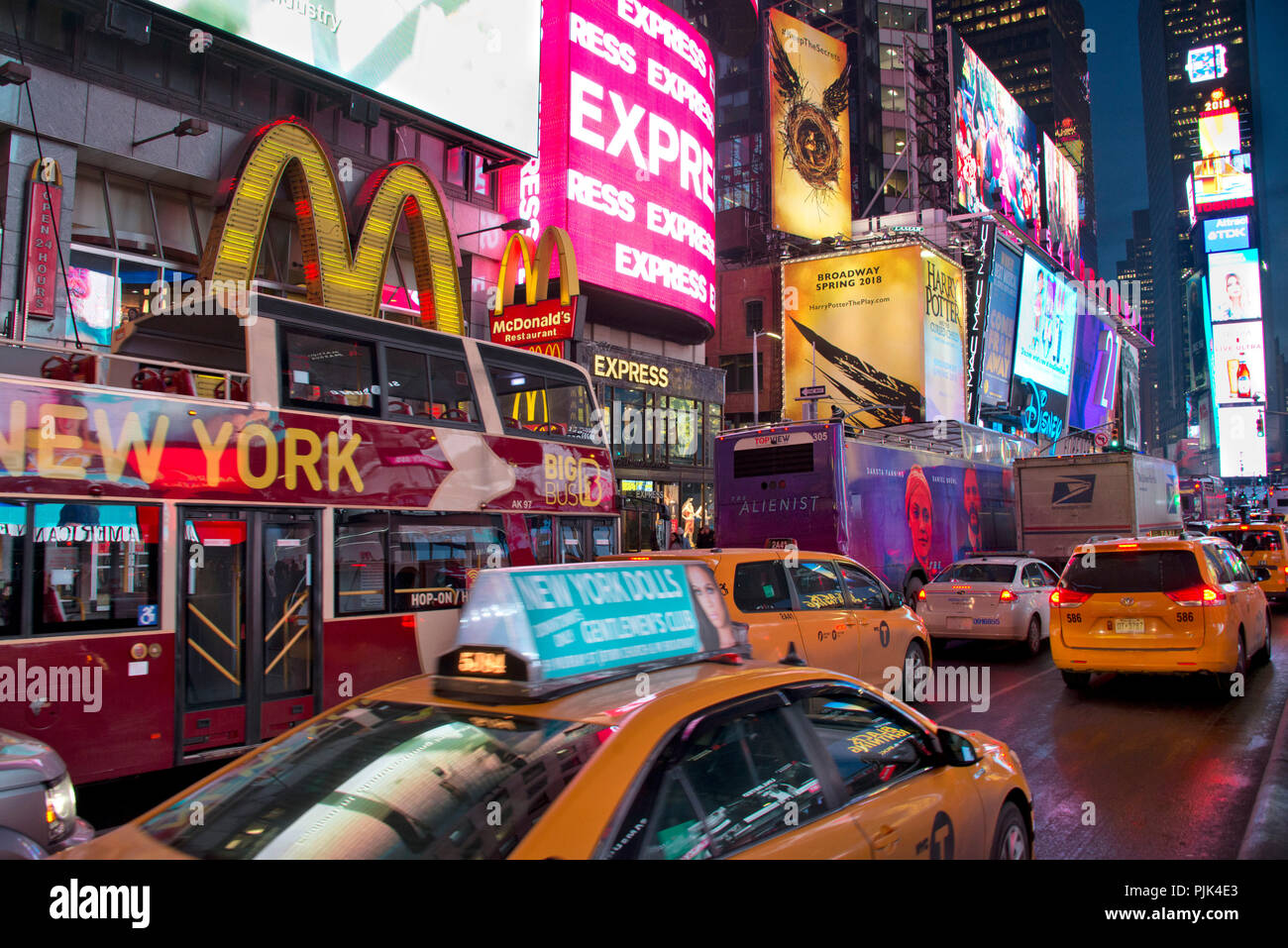 Vista notturna di Times Square a Manhattan, New York City, Stati Uniti d'America Foto Stock