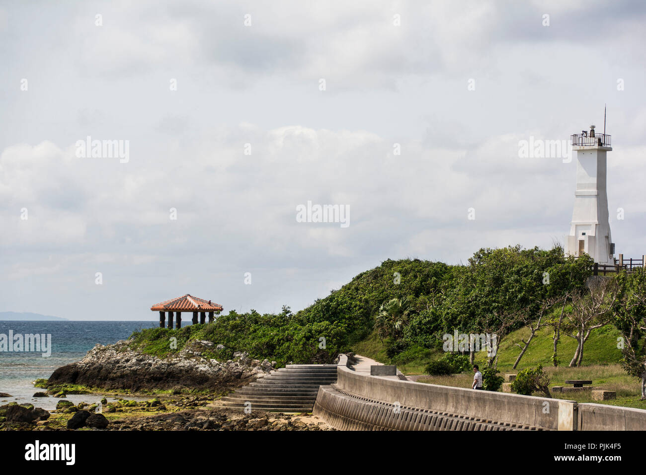 Il padiglione e il faro sulla costa ovest di Isola di Ishigaki in Giappone Foto Stock