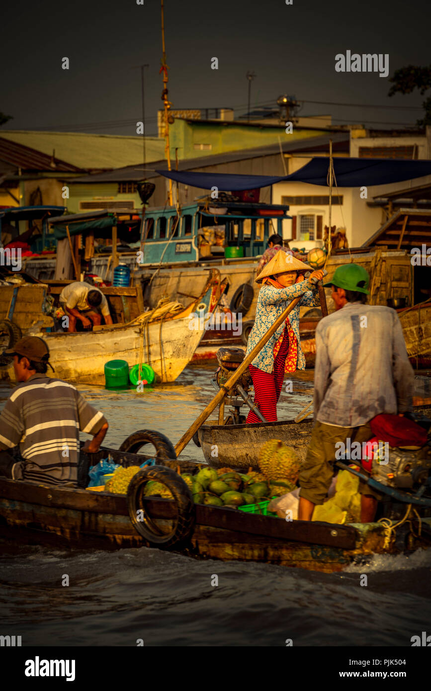 Asia, Asia sud-orientale, Sud Vietnam, Vietnam, il Delta del Mekong, mercato galleggiante Foto Stock