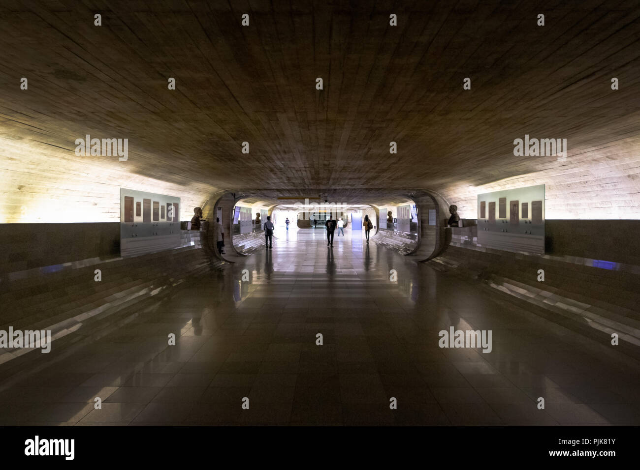 Il tunnel temporale del Senato brasiliano al Congresso Nazionale degli uffici di collegamento e di edifici in plenaria - Brasilia, Distrito Federal, Brasile Foto Stock
