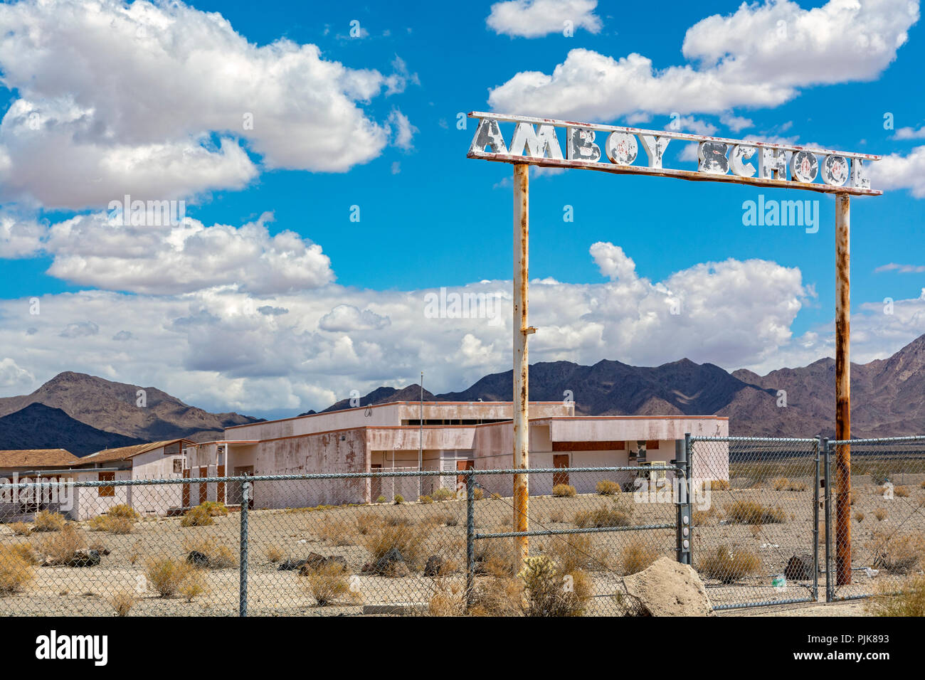 California, Deserto Mojave, San Bernardino County, storica Route 66, Amboy, scuola abbandonata Foto Stock