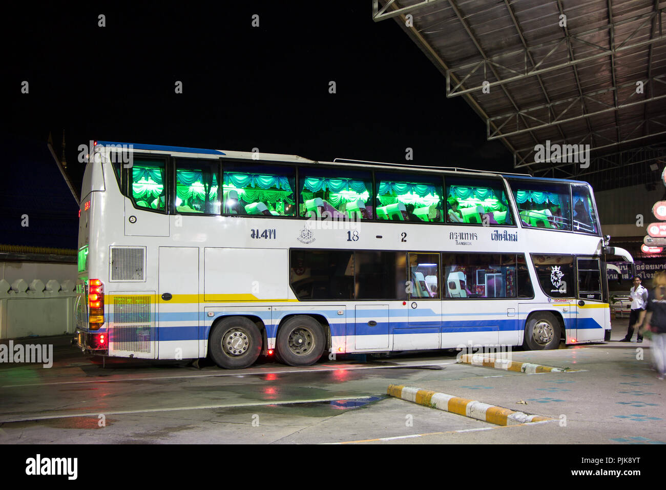 Chiangmai, Tailandia - 5 Settembre 2018: Bus di Newviriya Yarnyon tour bus Company. Foto di Chiangmai, dalla stazione degli autobus in Thailandia. Foto Stock