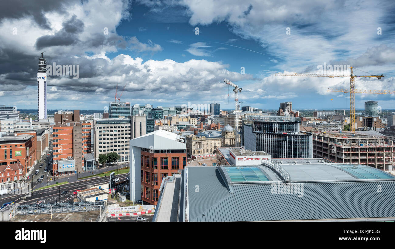 Vista sul centro di Birmingham che mostra la riqualificazione in corso della città. Foto Stock