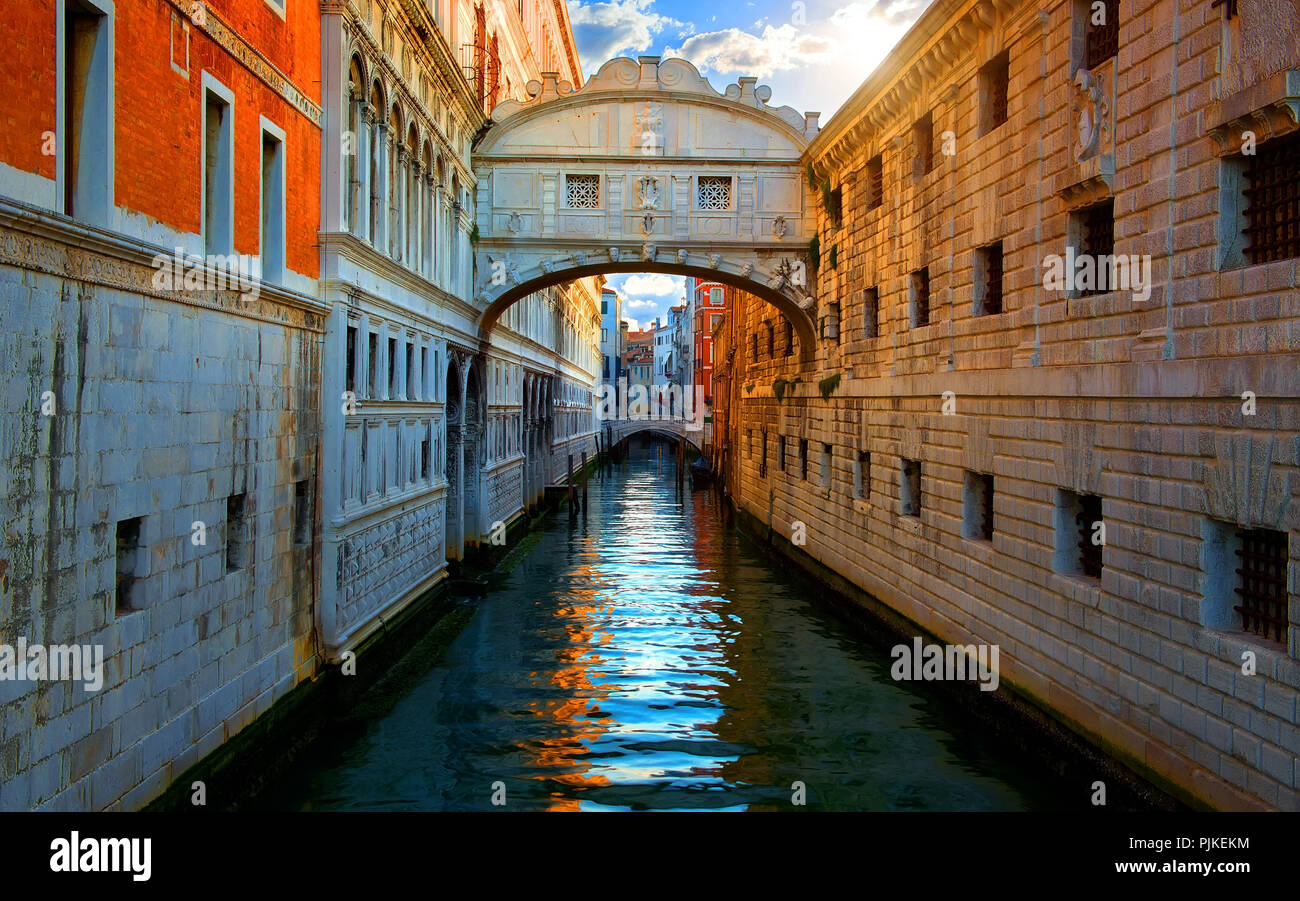 Ponte dei Sospiri a Venezia all'alba, Italia Foto Stock