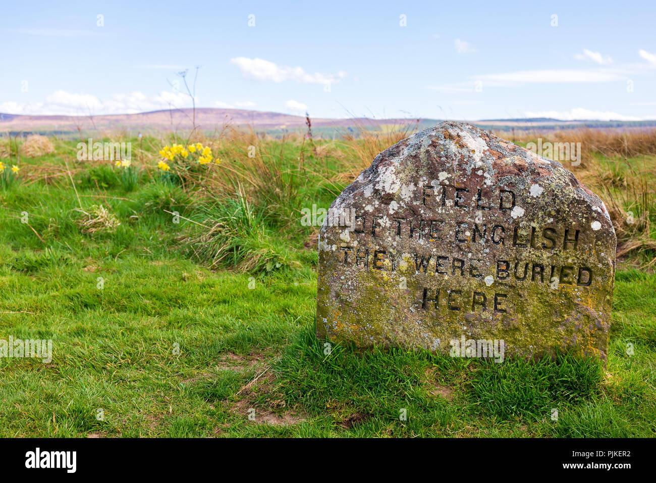 Tomba di pietra del inglese degli uomini sul campo di battaglia di Culloden vicino a Inverness Foto Stock