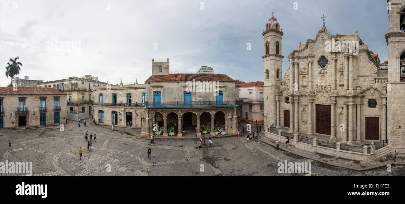 Panorama, Cuba, La Habana, Plaza Vieja, Cattedrale, Patrimonio Mondiale dell UNESCO Foto Stock