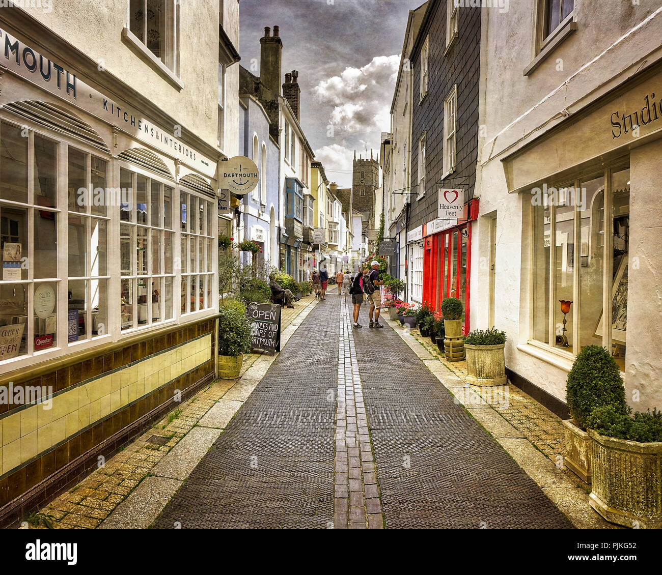 GB - DEVON: Foss Street nel centro della città di Dartmouth Foto Stock
