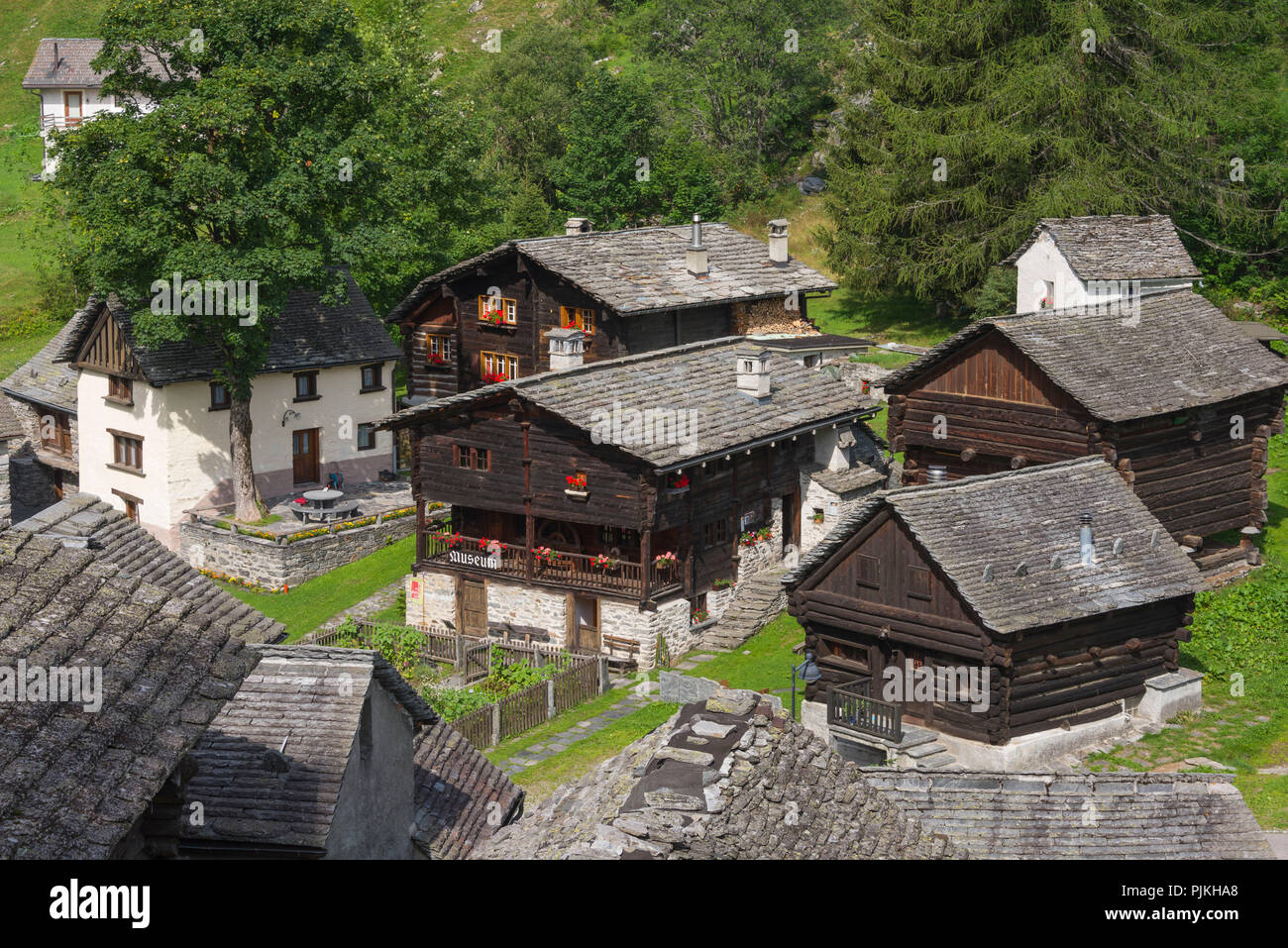 Museo Walserhaus nel villaggio di montagna di insediamento Walser Bosco Gurin, Val di Bosco, Vallemaggia, Ticino, Svizzera Foto Stock