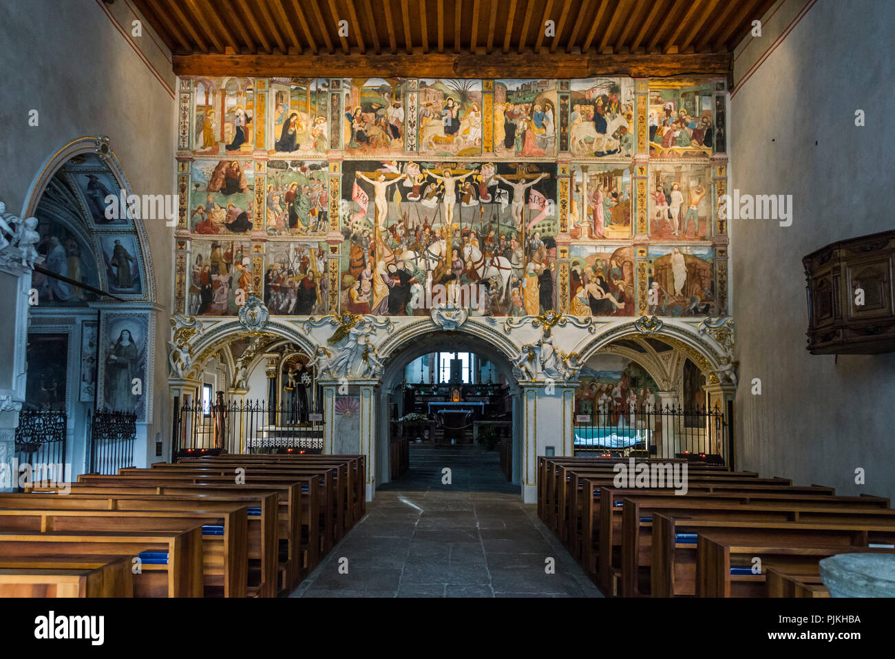 Gli affreschi rinascimentali nella chiesa di Santa Maria delle Grazie, Bellinzona, Ticino, Svizzera Foto Stock