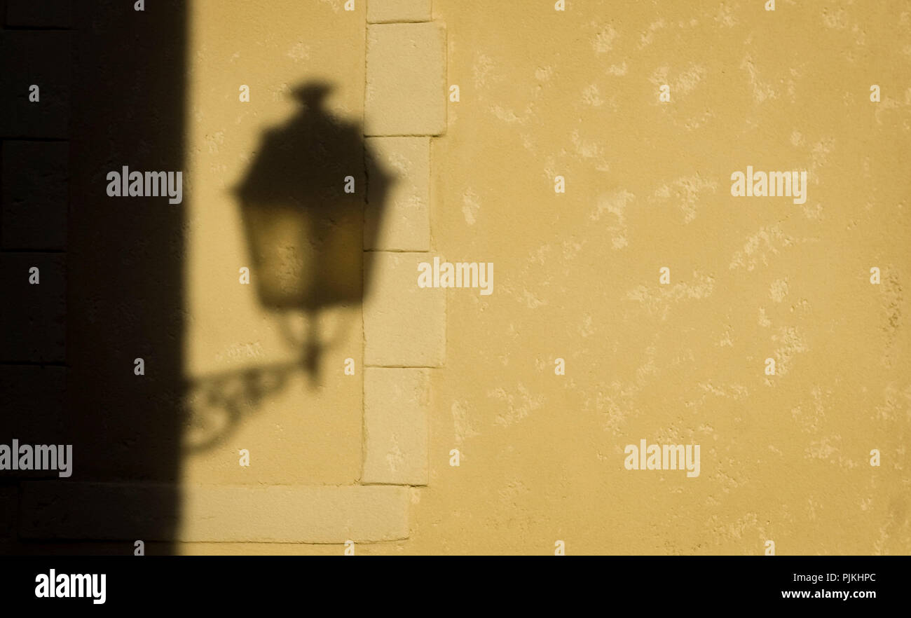 Ombra di una vecchia strada lampada Sainte-Valière Foto Stock