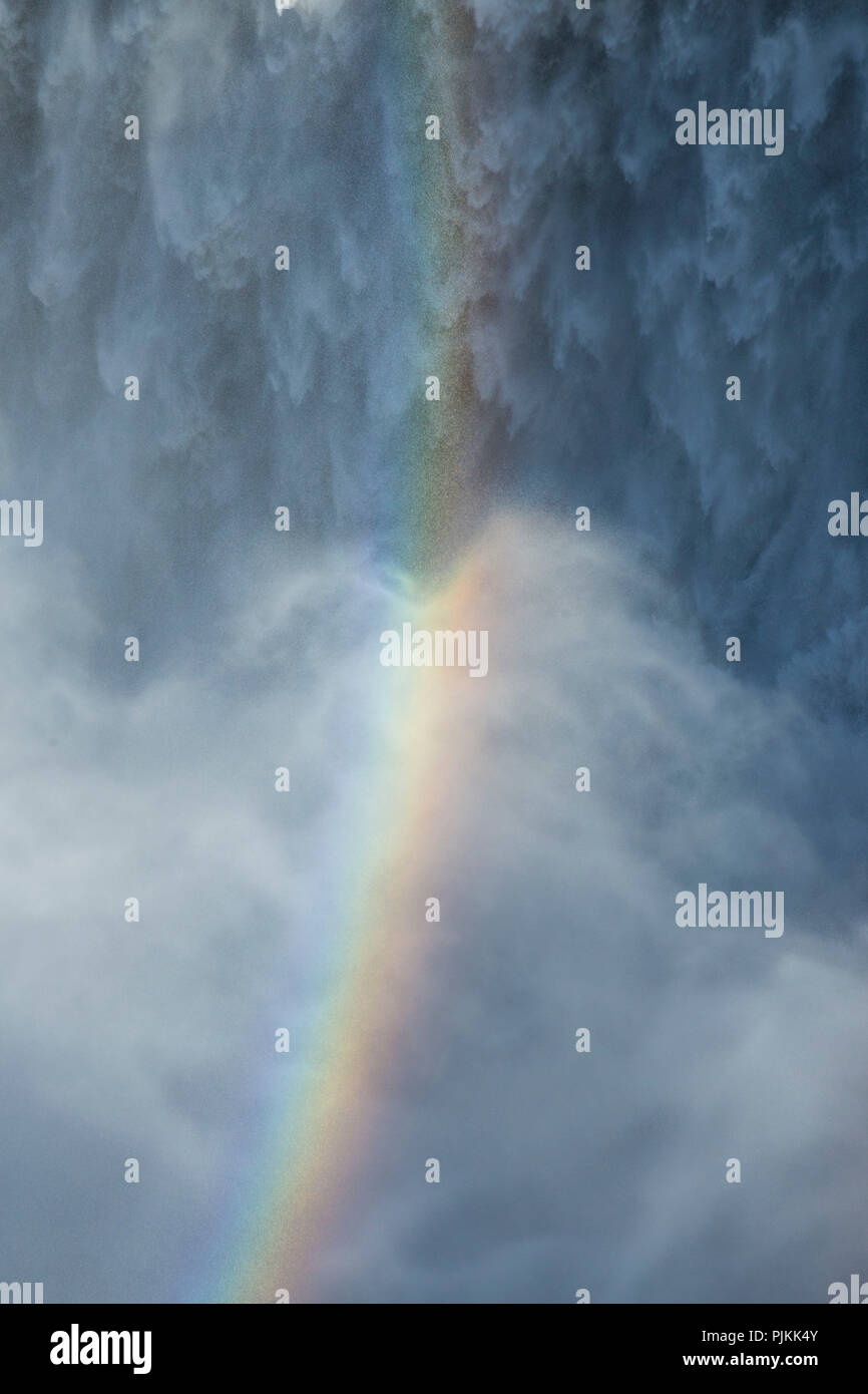 L'Islanda, la forza della natura di Dettifoss, in Europa la cascata più forte, rainbow Foto Stock L'Islanda, la forza della natura di Dettifoss, in Europa la cascata più forte, rainbow Foto Stock