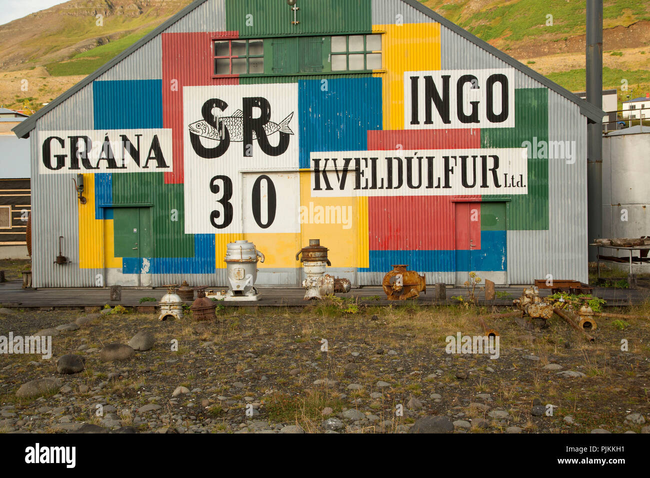 L'Islanda, Siglufjörður, Nord Islanda, museo di storia locale, ferro corrugato facciata, colorata, Foto Stock