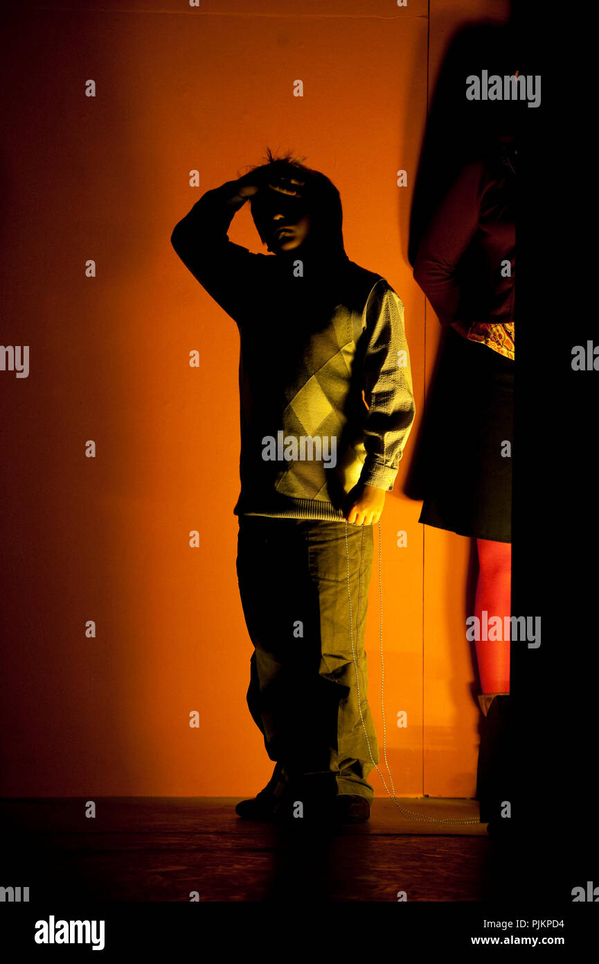 Compagnia di teatro De Alsembloem giocando Dwazen da Neil Simon, diretto da Hendrik van Eycken (Belgio, 17/03/2010) Foto Stock