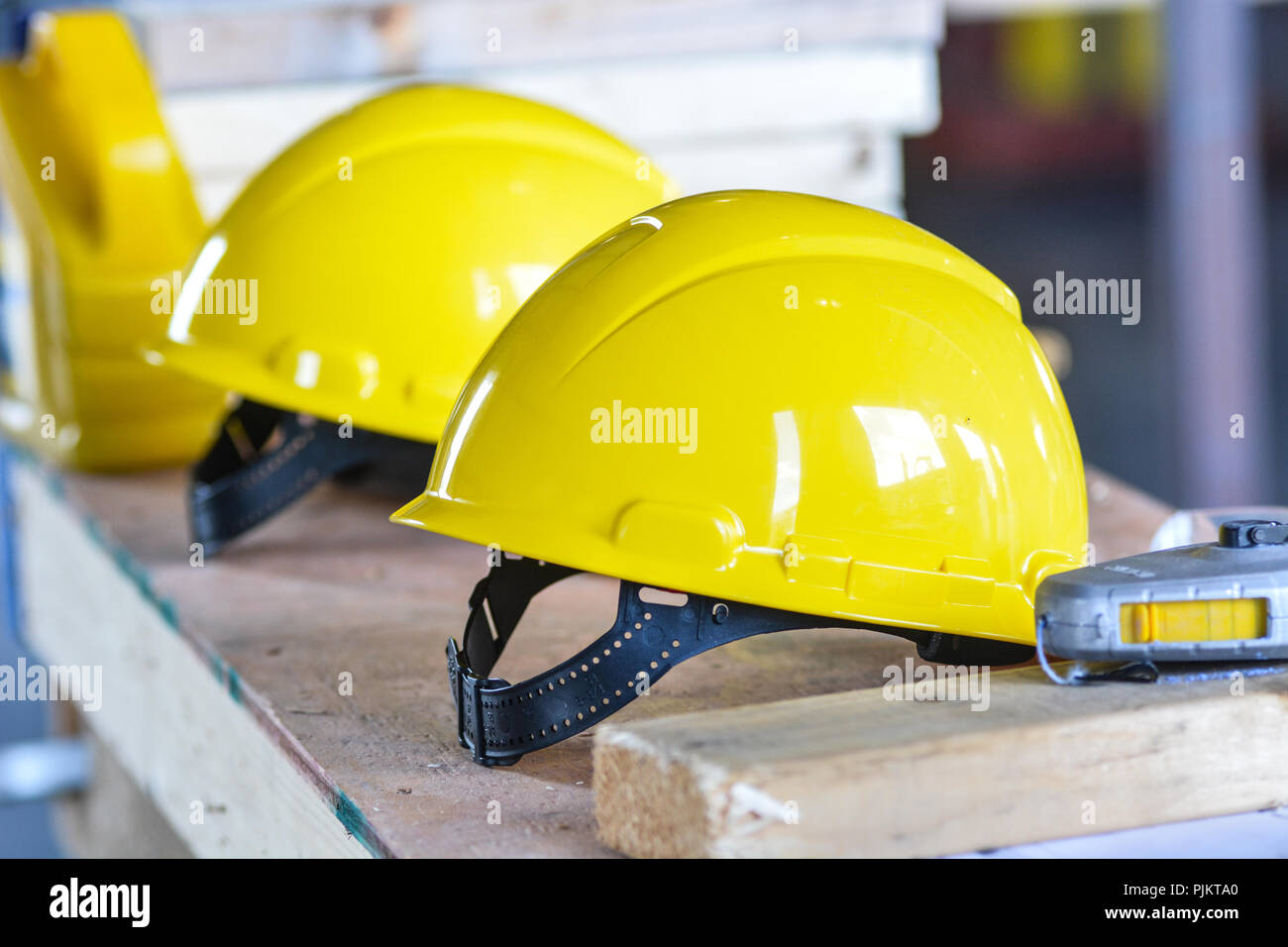8 Caschi Da Cantiere Giocattolo In Plastica Gialla Per Bambini – Travestimento Da Operaio Edile Per Feste E Giochi Di Ruolo