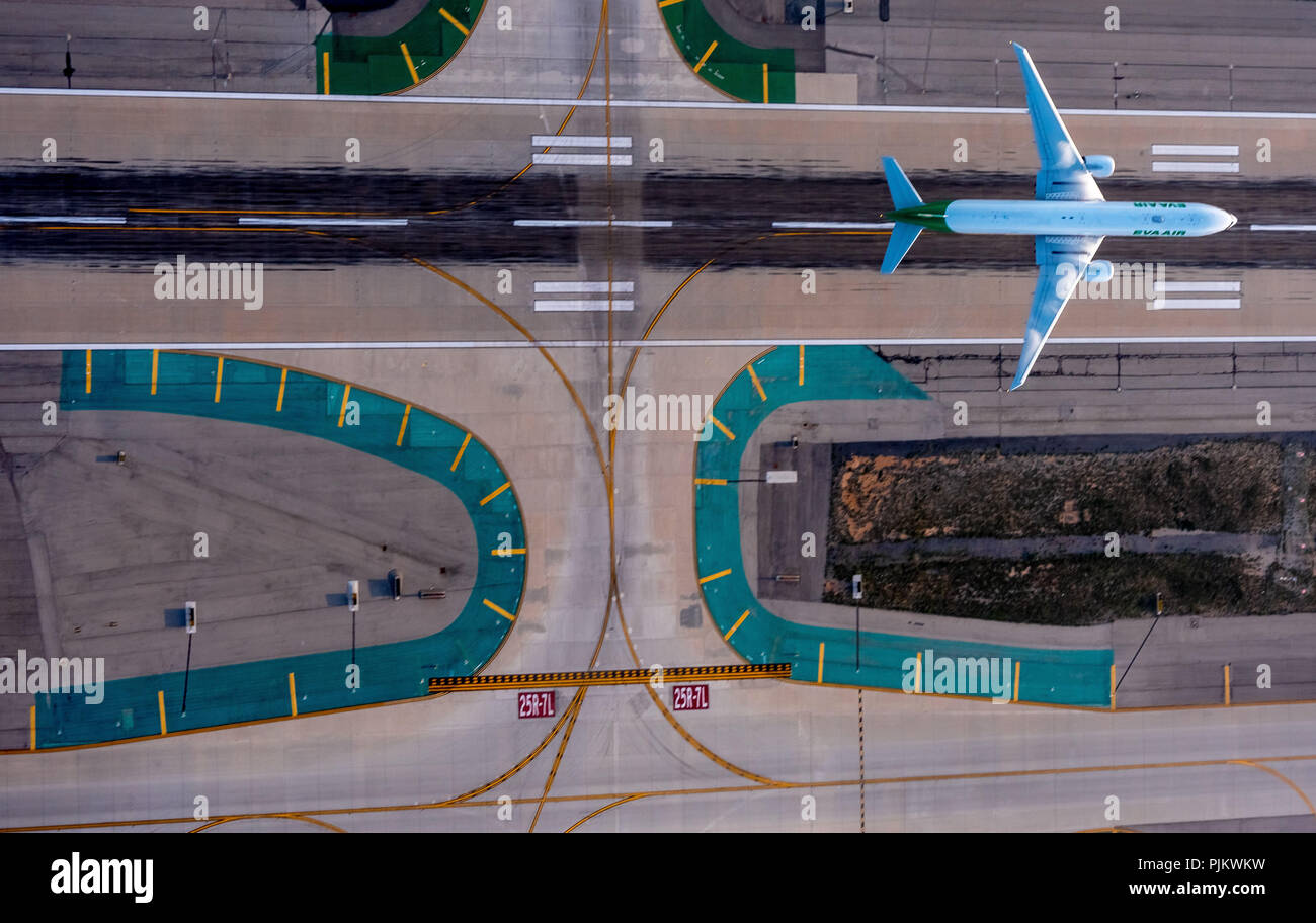 LAX, l'Aeroporto Internazionale di Los Angeles, pista, Jet in decollo, Los Angeles, nella contea di Los Angeles, California, Stati Uniti d'America Foto Stock