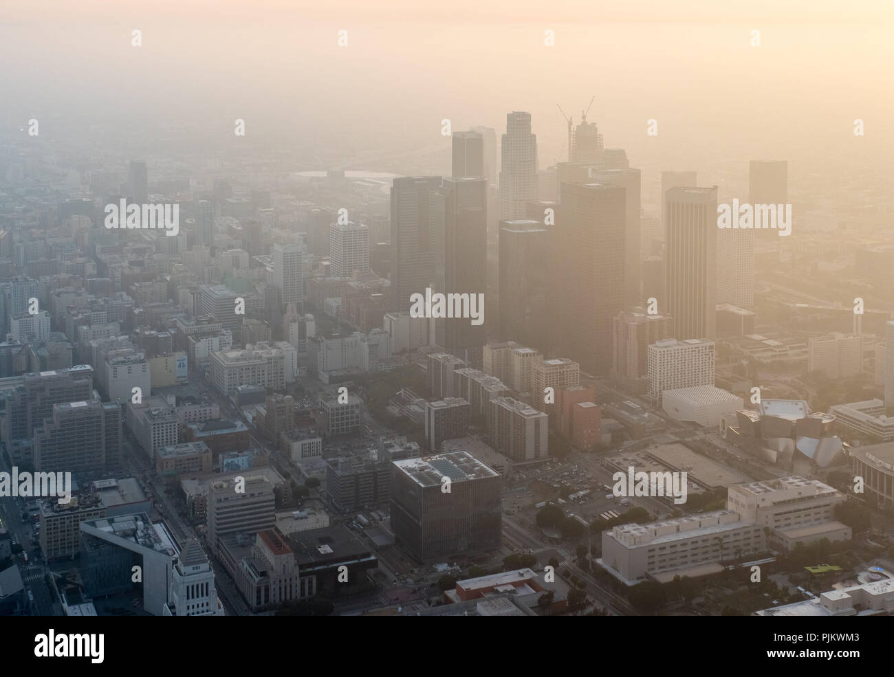 Il centro cittadino di Los Angeles grattacieli di haze, smog, Los Angeles, nella contea di Los Angeles, California, Stati Uniti d'America Foto Stock