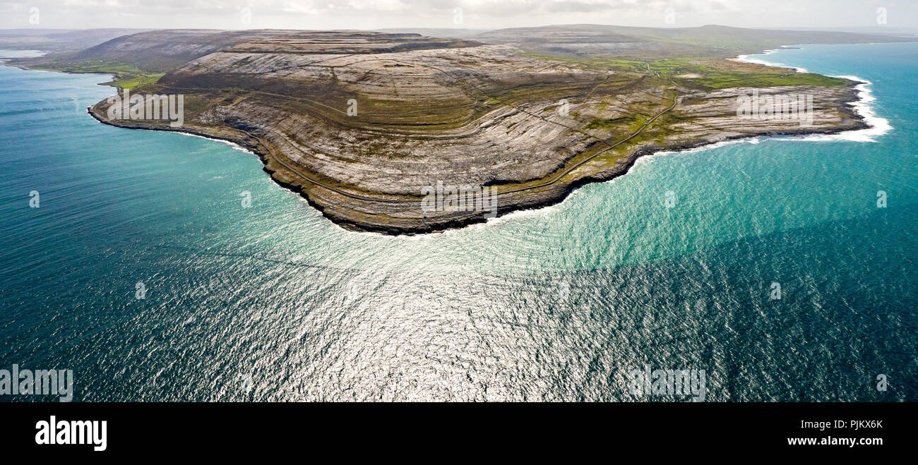 Costa rocciosa della testina del nero a nord di Doolin Burren, Murrogh, Formoyle, arenaria formazioni rocciose, County Clare, Clare, Irlanda, Europa Foto Stock