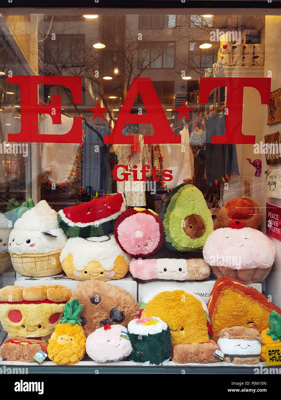 Shopwindow, Mangiare doni alimentari figure di peluche, mangia-Café New York City Foto Stock