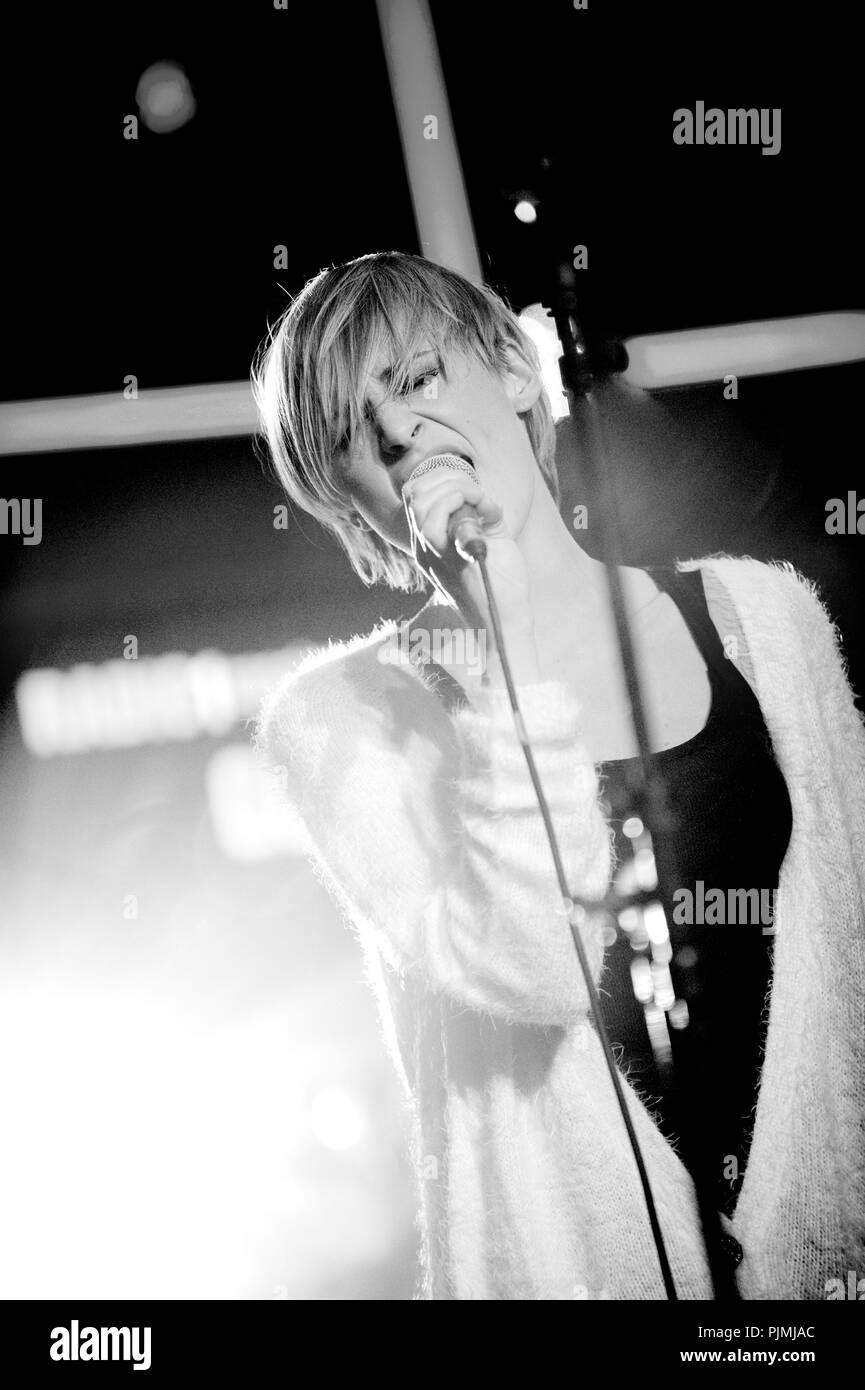 Concerto del cantante belga Geike Arnaert nel teatro Amerikaans, Bruxelles (Belgio, 24/11/2011) Foto Stock