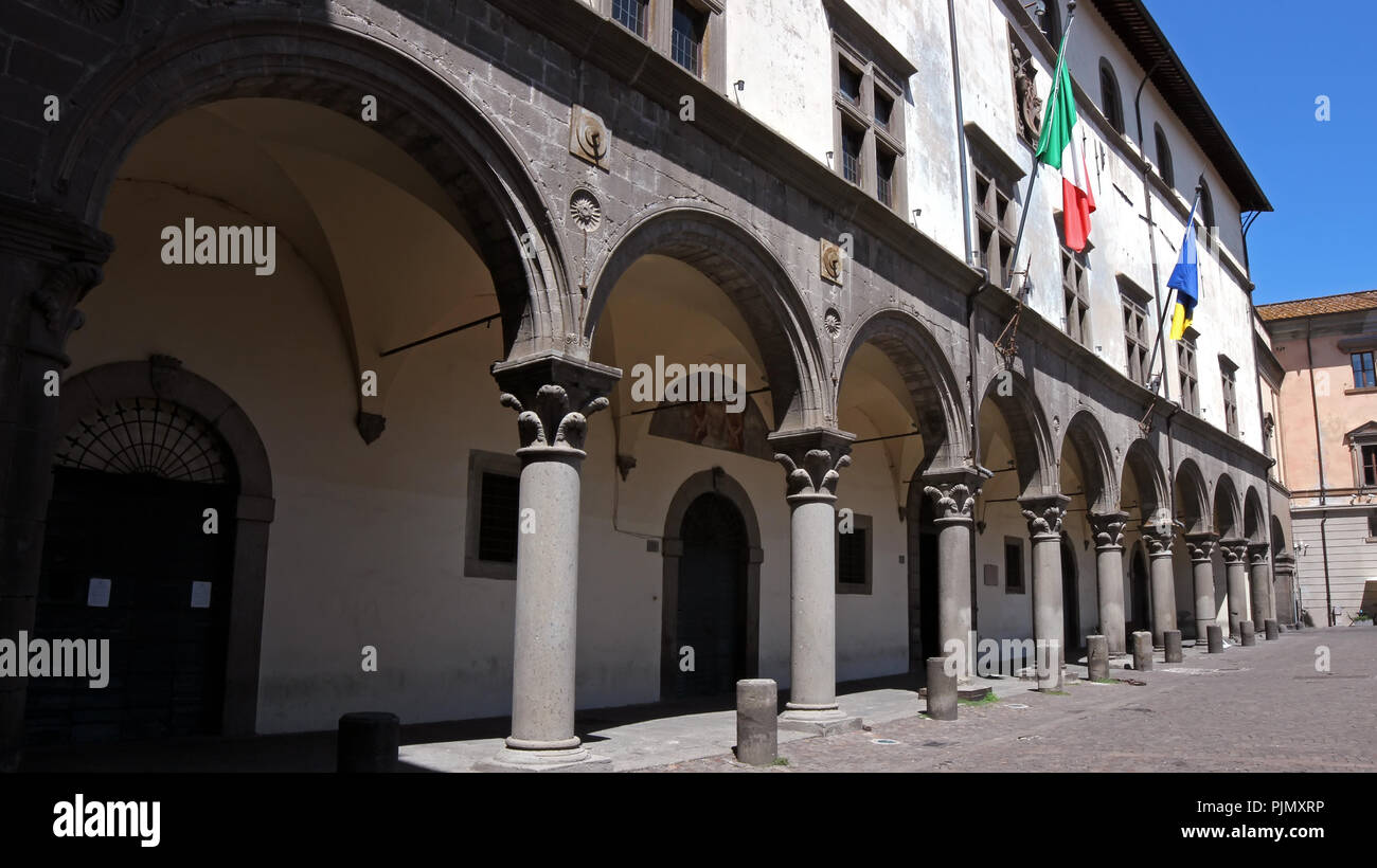 Il Municipio di Viterbo, Italia, il portico appartiene alla costruzione medioevale Foto Stock