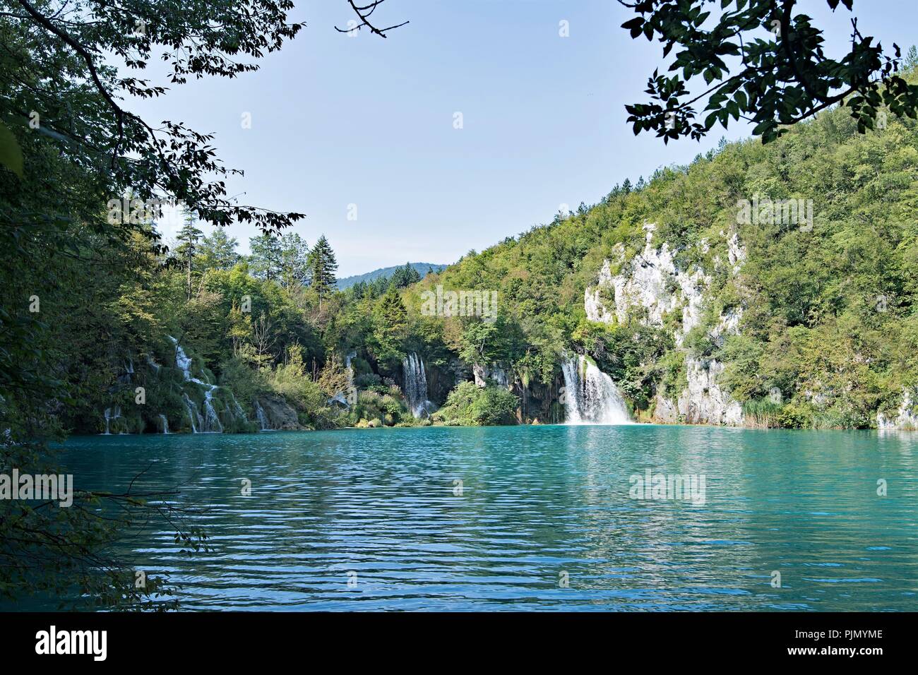 Il Parco Nazionale dei Laghi di Plitvice in Croazia è la più famosa attrazione turistica e luogo di naturale bellezza protetta. Foto Stock