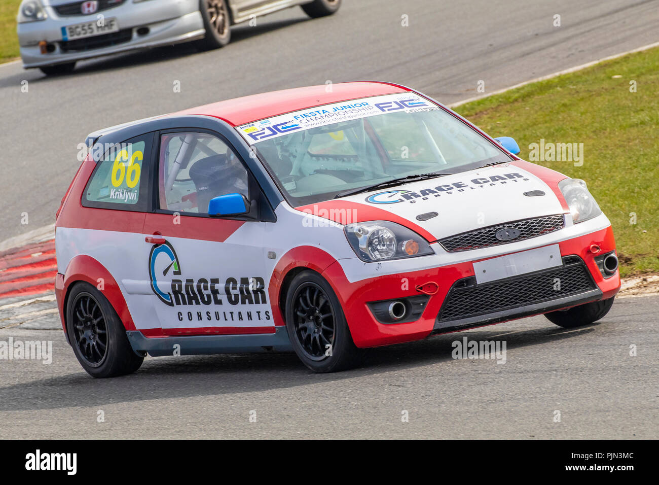 Il Denby-Sadler / Ellesley Ford Fiesta ST durante la CSCC Tin Tops gara a Snetterton, Norfolk, Regno Unito. Foto Stock