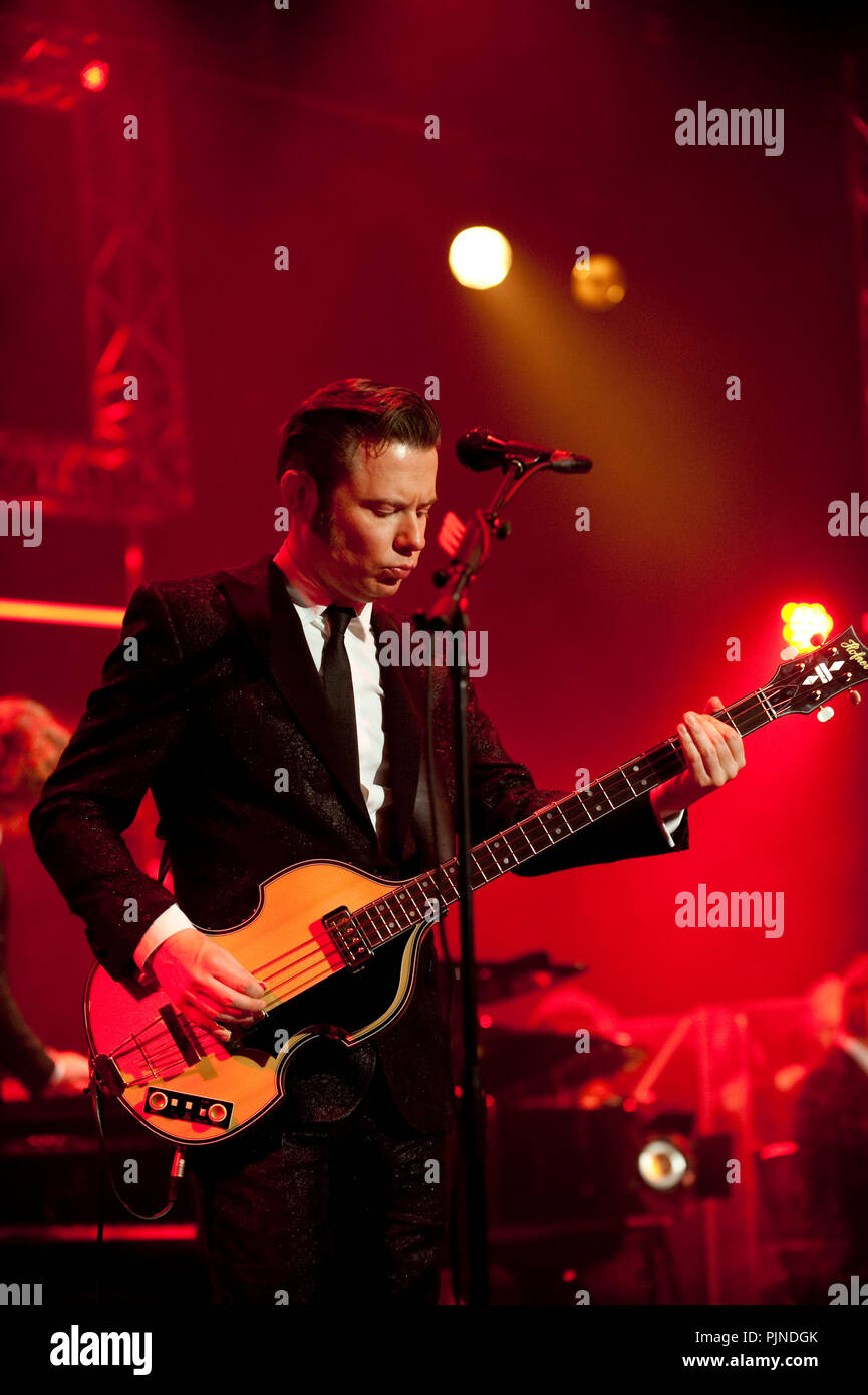 Concerto della banda belga Hooverphonic nel teatro Amerikaans, Bruxelles (Belgio, 25/11/2011) Foto Stock