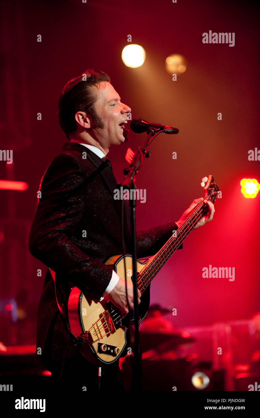 Concerto della banda belga Hooverphonic nel teatro Amerikaans, Bruxelles (Belgio, 25/11/2011) Foto Stock