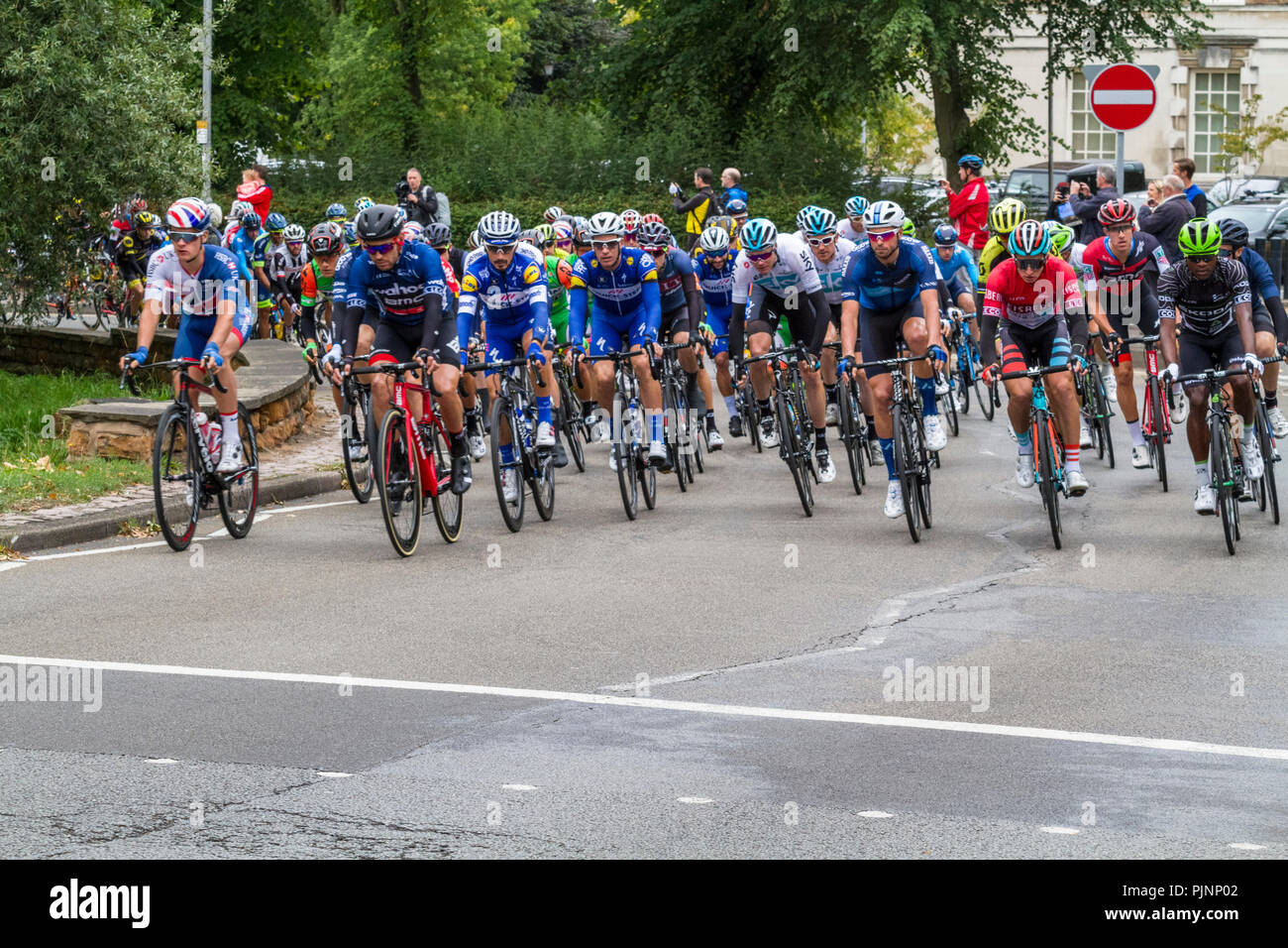 West Bridgford, Nottingham, Regno Unito. 8 settembre 2018. Il tour della Gran Bretagna passando per West Bridgford, Nottingham, subito dopo lo start della gara ciclistica. Credito: Martyn Williams/Alamy Live News Foto Stock