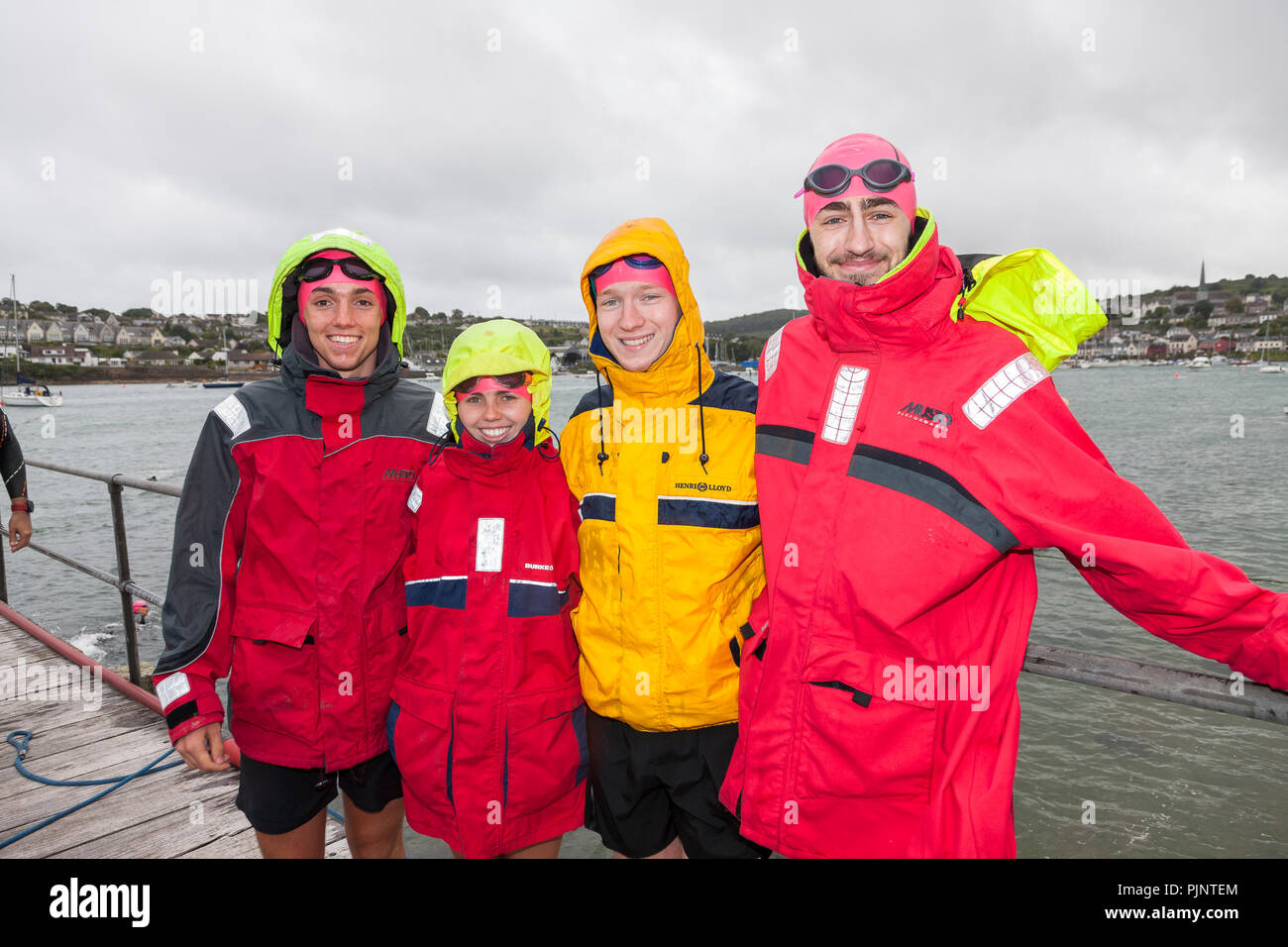 Currabinny, Irlanda. 8 settembre 2018. Christopher Hughes, Louise Shanahan, Sean Maas e Brian McMahon Dublino diventando pronto per iniziare la gara di nuoto a Crosshaven Challenge Triathlon che ha cominciato a Currabinny Pier, Co.Cork. Credito: David Creedon/Alamy Live News Foto Stock