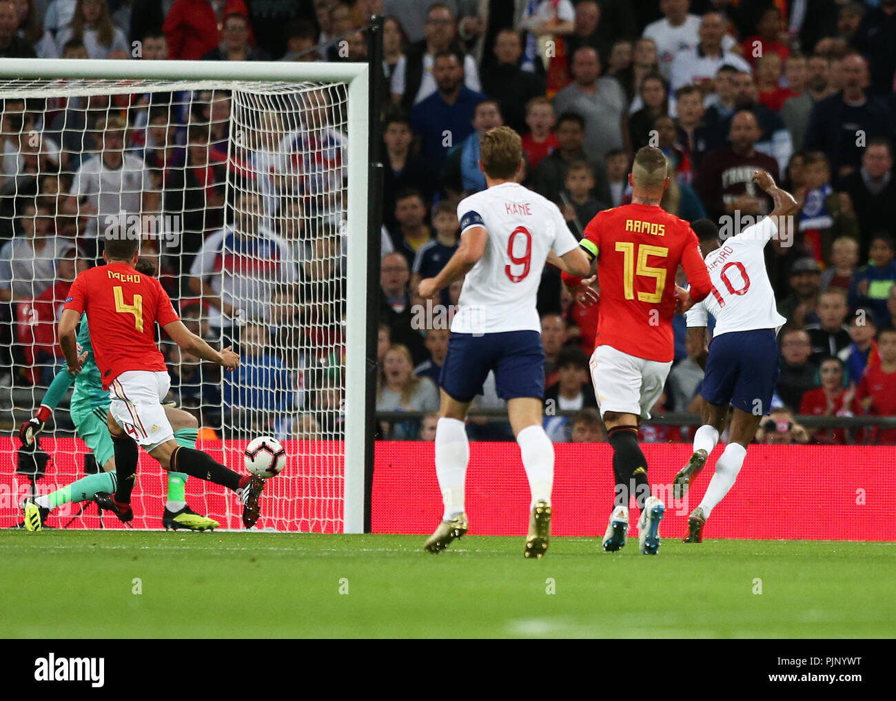 Lo stadio di Wembley, Londra, Regno Unito. 8 Sep, 2018. La UEFA Nazioni League Football, tra Inghilterra e Spagna; Marcus Rashford di Inghilterra punteggi lati il suo primo obiettivo nel decimo minuto per renderlo 1-0 Credito: Azione Sport Plus/Alamy Live News Foto Stock