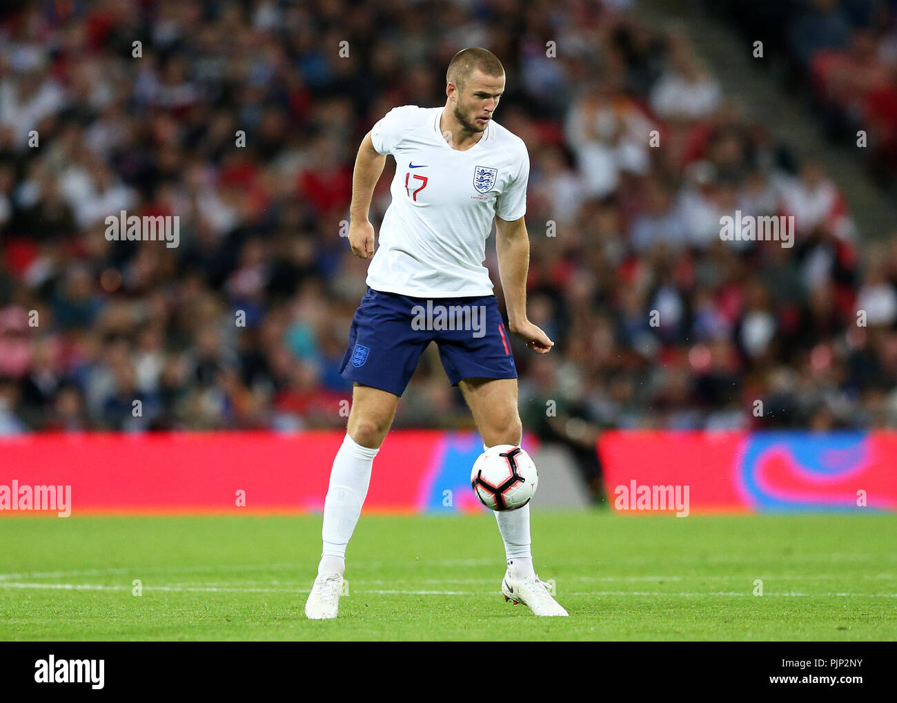 Lo stadio di Wembley, Londra, Regno Unito. 8 Sep, 2018. La UEFA Nazioni League Football, tra Inghilterra e Spagna; Eric Dier di Inghilterra controlla la palla a centrocampo Credito: Azione Sport Plus/Alamy Live News Foto Stock