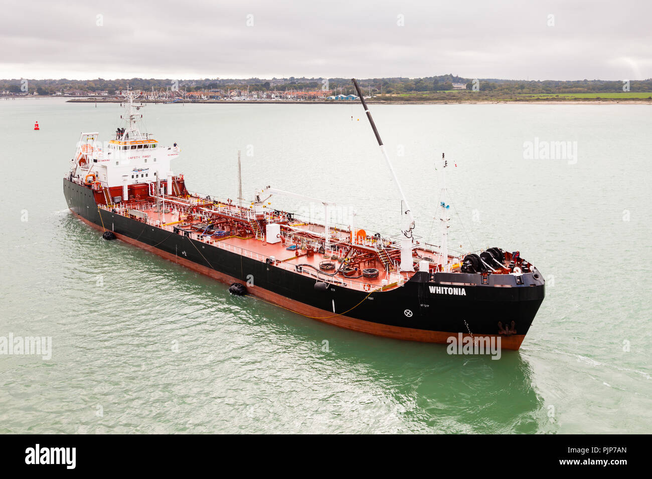 I prodotti petroliferi petroliera Whitonia, è raffigurato in Southampton acqua, Inghilterra. Foto Stock