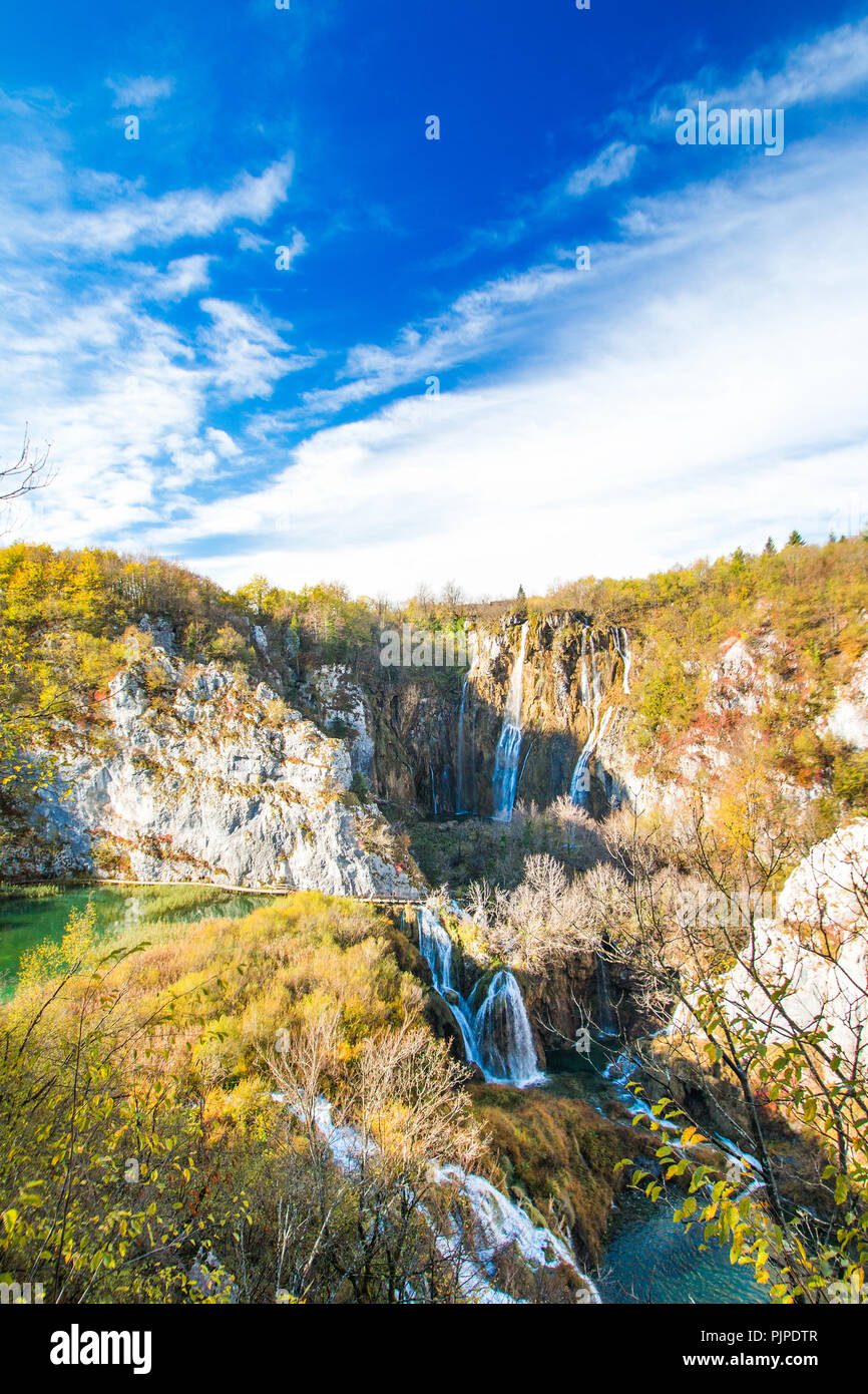 Grande Cascata nel Parco Nazionale dei Laghi di Plitvice in Croazia in autunno Foto Stock