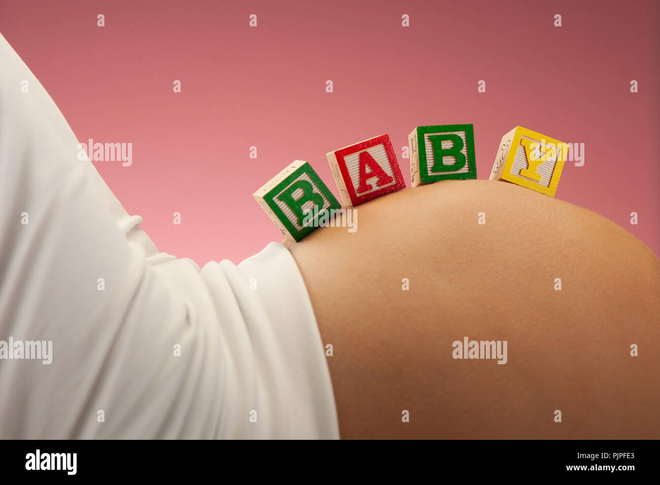 Baby bump con lettere Foto Stock