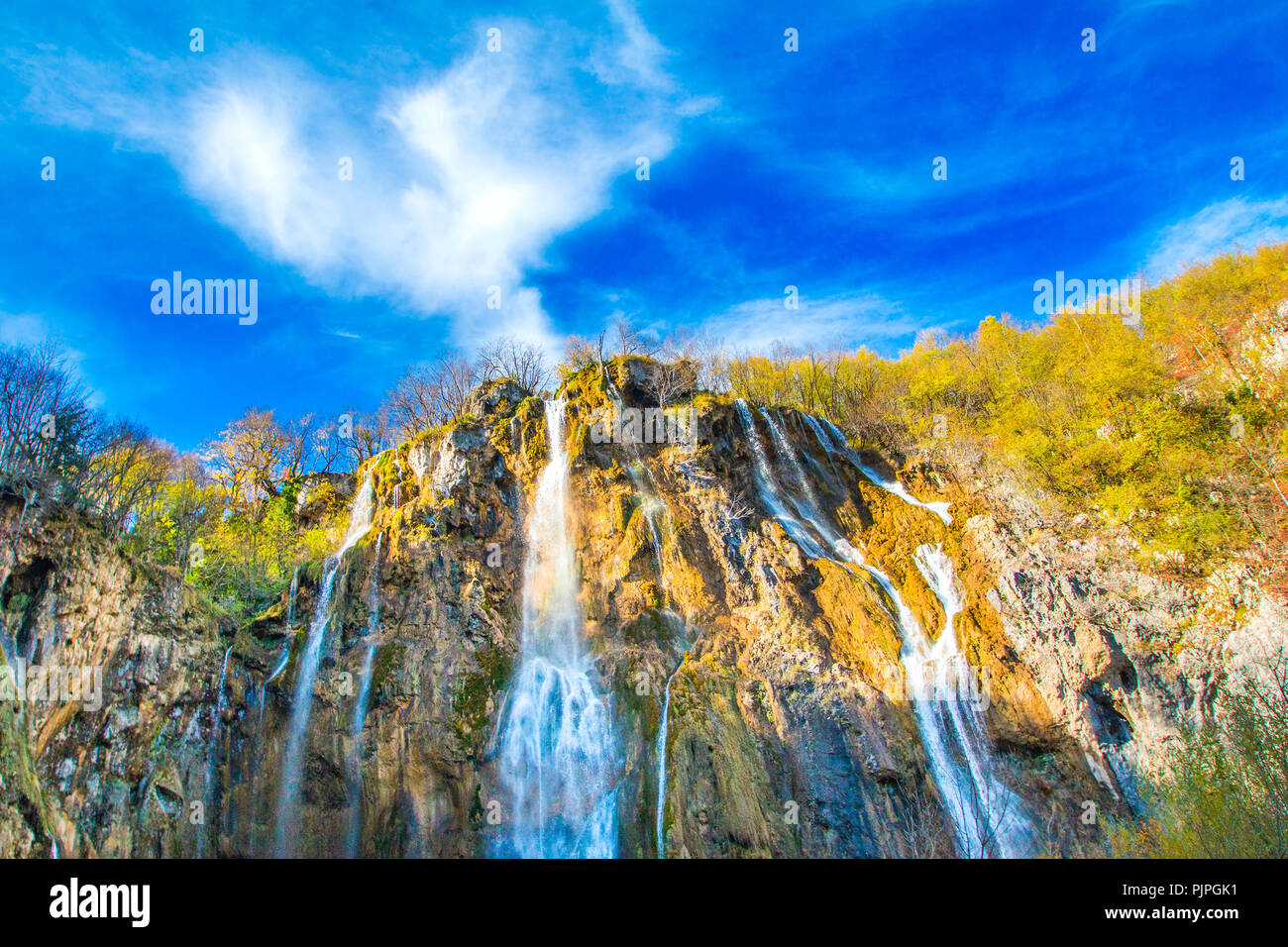 Grande Cascata nel Parco Nazionale dei Laghi di Plitvice in Croazia in autunno Foto Stock