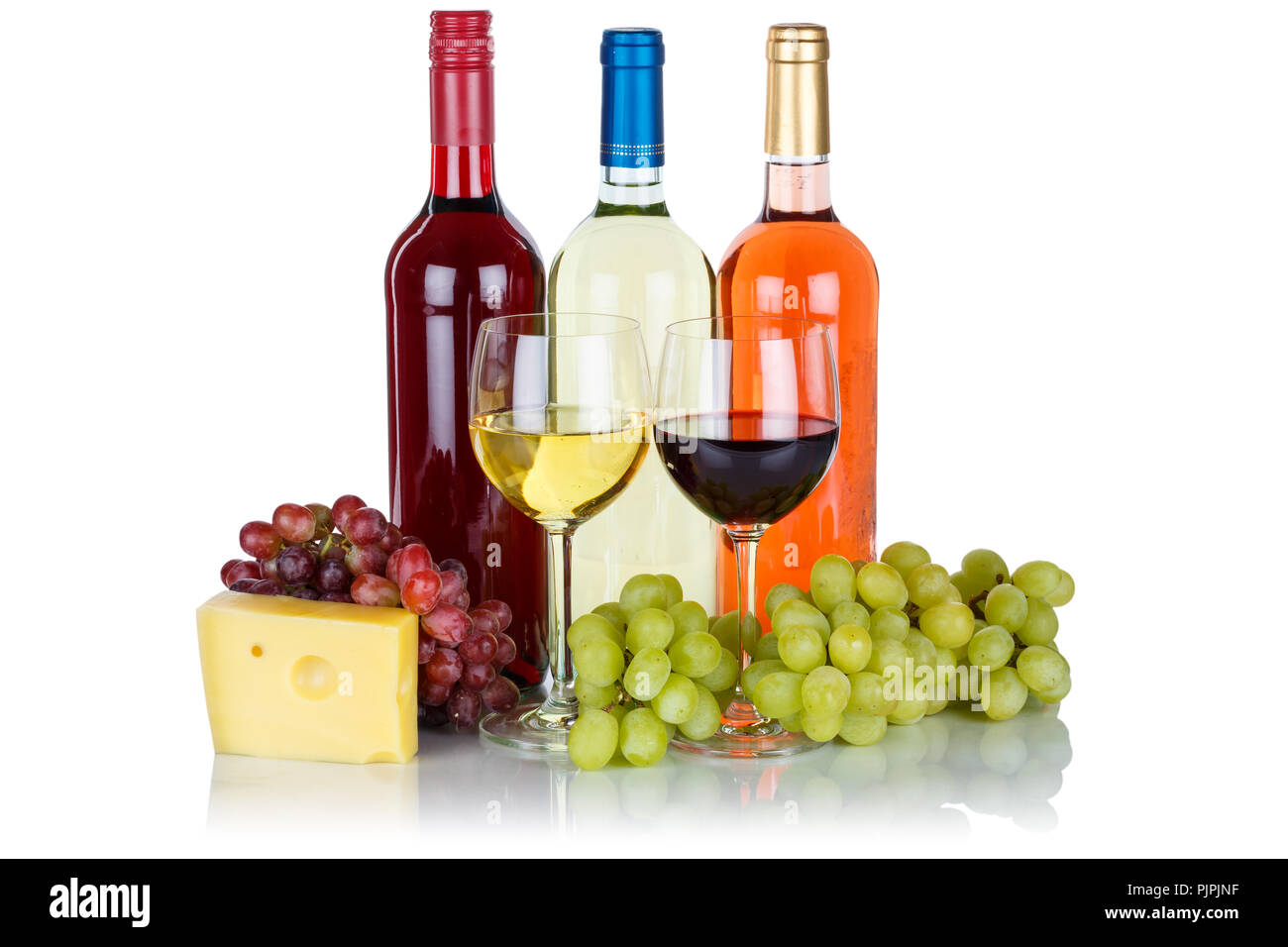 Rose vino rosso vini formaggi uva isolato su uno sfondo bianco Foto Stock