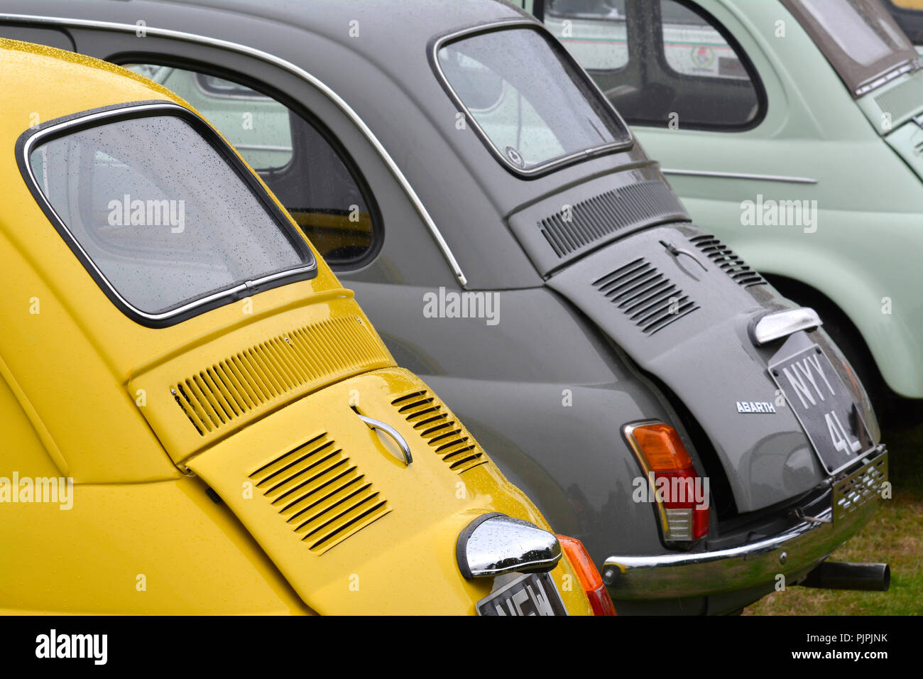 Line-up di classic Fiat 500 autovetture Foto Stock