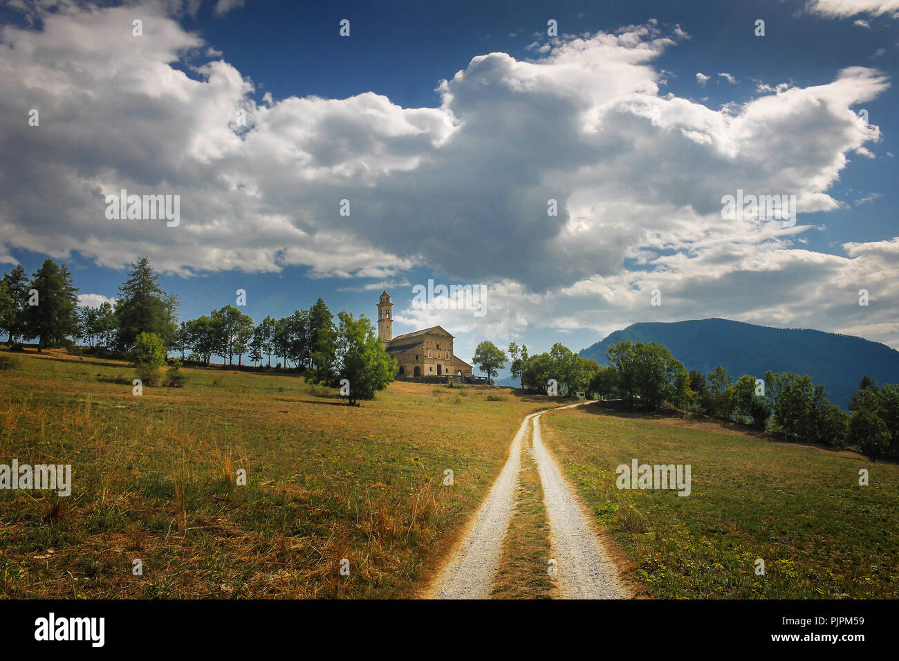 Santuario (santuario) Chiesa di Santa Maria di Morinesio (Stroppo, Valle Maira, Cuneo, Piemonte, Italia) Foto Stock